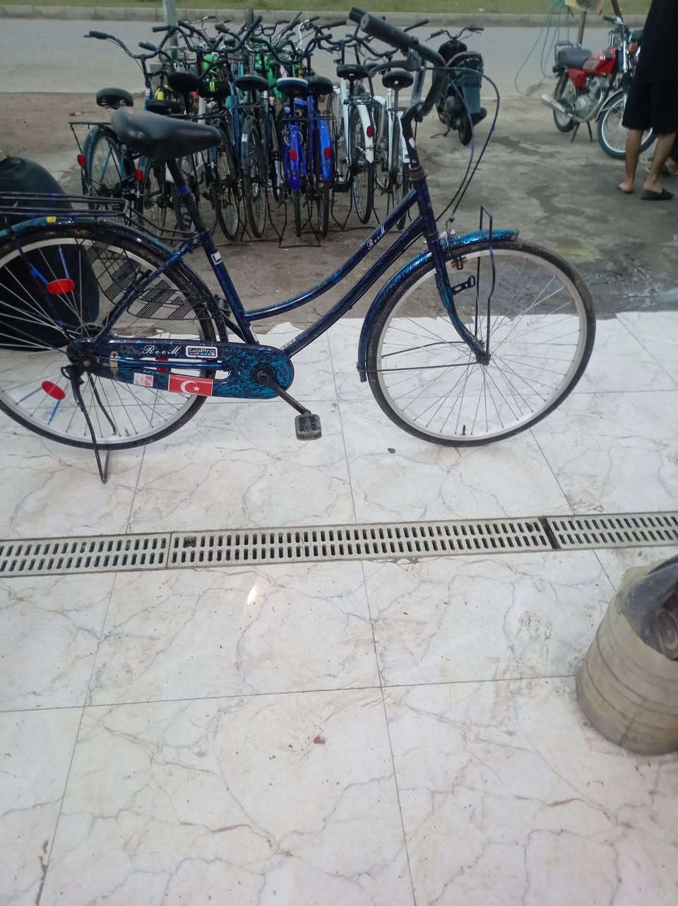 السلام عليكم بايسكلات للبيع جميع الاحجام 12 16 20 26 27 اسعار مناسبه  للستفسار ***********بي واتساب
