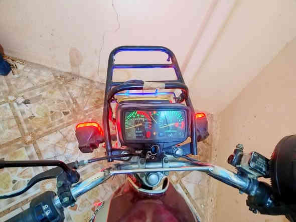 السلام عليكم 
موطور 5 گير شرط كهربائيات ونشاط فول مكفول مع الخوذه والوكس السفري 
مبدل دهن جديد يعني بس انگر سلف وتوكل على الله  السعر 350 وبي مجال 
خابر وتدلل او راسلني ع واتساب 
***********
