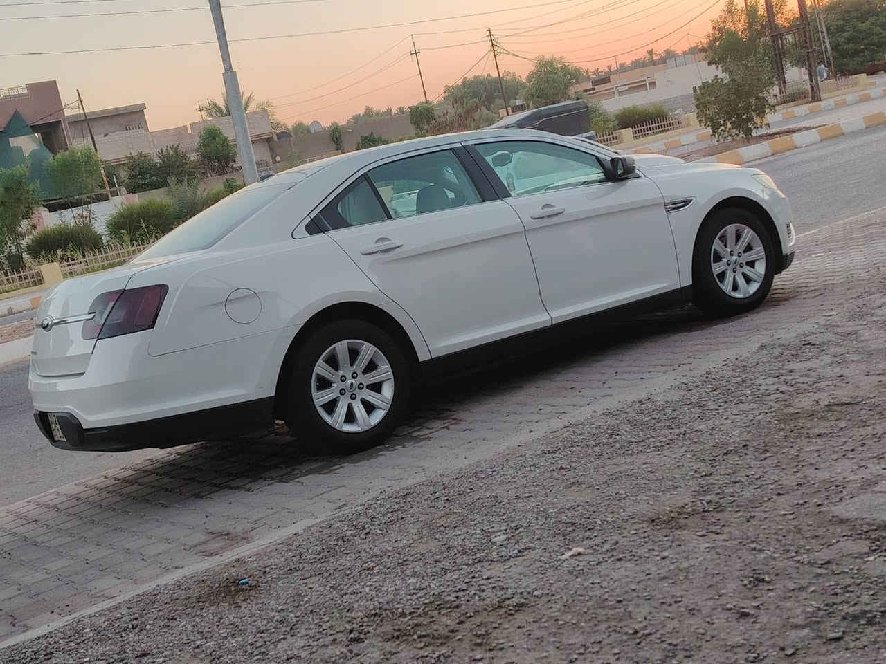 السلام عليكم اخوان.
فورد تورس 2011  

كفاله 

رقم سليمانيه الجديد بسمي 

السياره كامله ولكمال لله بالعافيه ع الياخذها 

مكان السياره خانقين السعديه . 

السعر . ( 118 ) وبيها مجال بسيط

للاستفسار *********** )
