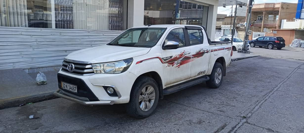 بسم الله الرحمن الرحيم 
تويوتا هايلكس مةرزية 
2016كێر تؤماتك  سةيارةكة لةسةر ساخةي بارجة رةشة بي ليدران سةيارةكة بيشي 4بةنجة سةرلايتي لاي سايةقي كرتية سةيارة بي فةسروف غازو بةنزينة سيتةمي غازي ايطاليا لةسةر سةيارة بي تةقةوو رةقية 
سةونةي 2مانكة بةسةر جوو  سةيارةكة لة هةوليرة نرخي 220معامةليكي كمي تيداية  ژمارة موبايل *********** أربيل, العراق
