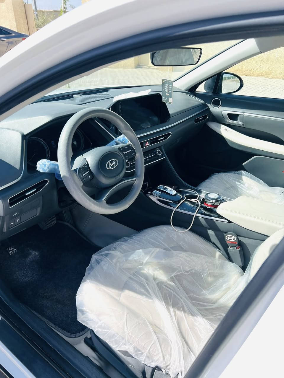 السلام عليكم
سوناتا 23 خليجي رقم اربيل بأسم شركة 
تريد وكالة او تحويل بأسمك اليعجبك 
مكفولة كفالة عامة عدا بارد اربع اصابع بالصندوك سيارة كاملة وجاهزة كلش نظيفه ما ناقصها اي شي احلى من الصور استخدام شخصي مكينة 2500 ماشية 64 السعر 203 وبي مجال 
الشراي يتصل وبخدمتة  ***********
