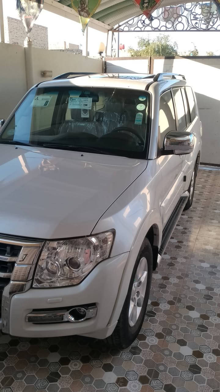 السلام عليكم ورحمة الله وبركاته
رمضان كريم على الجميع 
باجيرو 2017 حبتور  مكفوله كفاله عامه 
من گير ومكينه 
ماشيه80 وكسور السياره مالت بيت 
المواصفات 
اشاير بل مري
مري شفط
كشنات جلد
تحكم كهربائي للكشنات
ويل حجم17 
معالجة طسته
12 سماعه
لدنهاري 
لايت زنون
سبعه راكب 
فتحه سقف
محرك 6سلندر3500
اسبير مازال 
كامره خلفيه حساس خلفي شاشه السياره مال الشركه
اثنين اسويچات ((السعر 208)) بيه  مجال  قليل 

 رقم الهاتف :‏‪0783 888 4336‬‏ 
العنوان :الدوانيه
