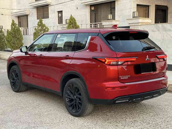 ‏SE  Black Edition   ميتسوبيشي اوتلاندر
فول مواصفات ماعدا فتحه

الموديل : 2023 
ماشيه : 40,500 mi
المحرك : 4 سلندر 2500

ضرر : باب خلف سكن صبغ فقط 
باب سكن تعديل ع كد شبر اقل 
بدون ايرباك 
بدون دواخل 
————————————
مواصفات : SE Black Edition

4*4 دبل اكسل
5 انظمه قياده  
بصمة + ابواب +صندوق
شاشة جبيرة + ابل كار بلي
  5 كامرة 360 درجه
رادار امامي + خلفي + جانبي
نظام تحديد مسار + تتبع
نظام قيادة اليه
صندوك شفط كهرباء
دشبول ديجتال متغير
نظام توقف ذاتي
كشنات جلد + كهرباء + تدفئة
مرايات شفط
 ————————————
مكان السيارة📍 اربيل 

السعر : 215 وبيها مجال قليل

سياره مرقمه اربيل سنويه جديده وسياره جاهزه 

بيع او مراوس مع ارقام شمالي فقط 

للاتصال او استفسار على 
***********
