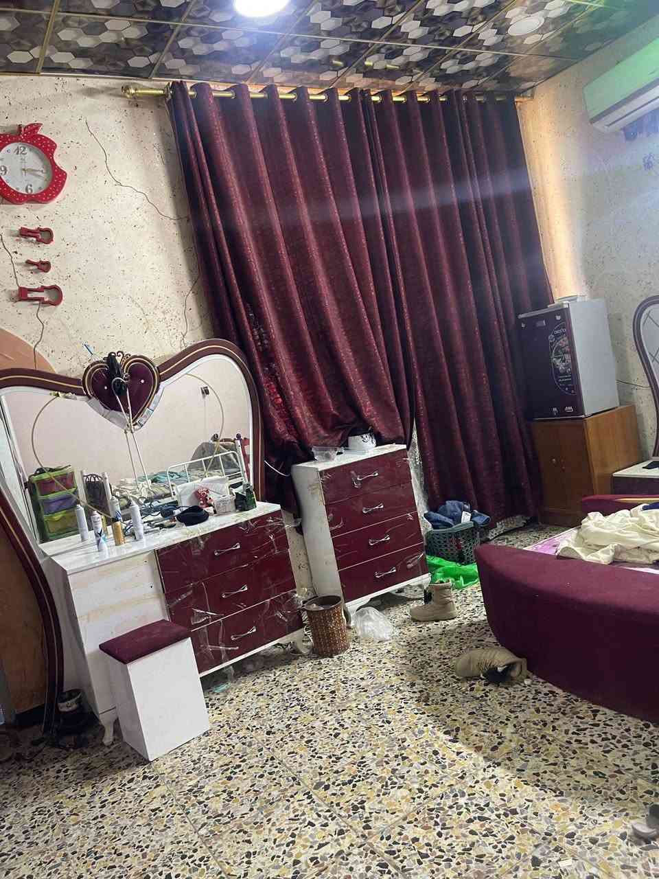 سلام عليكم غرفه نوم ستعمال بصيط كلش نضيفه وسعر أخوالبلاش امكاني بغداد عبيدي وساب ***********
