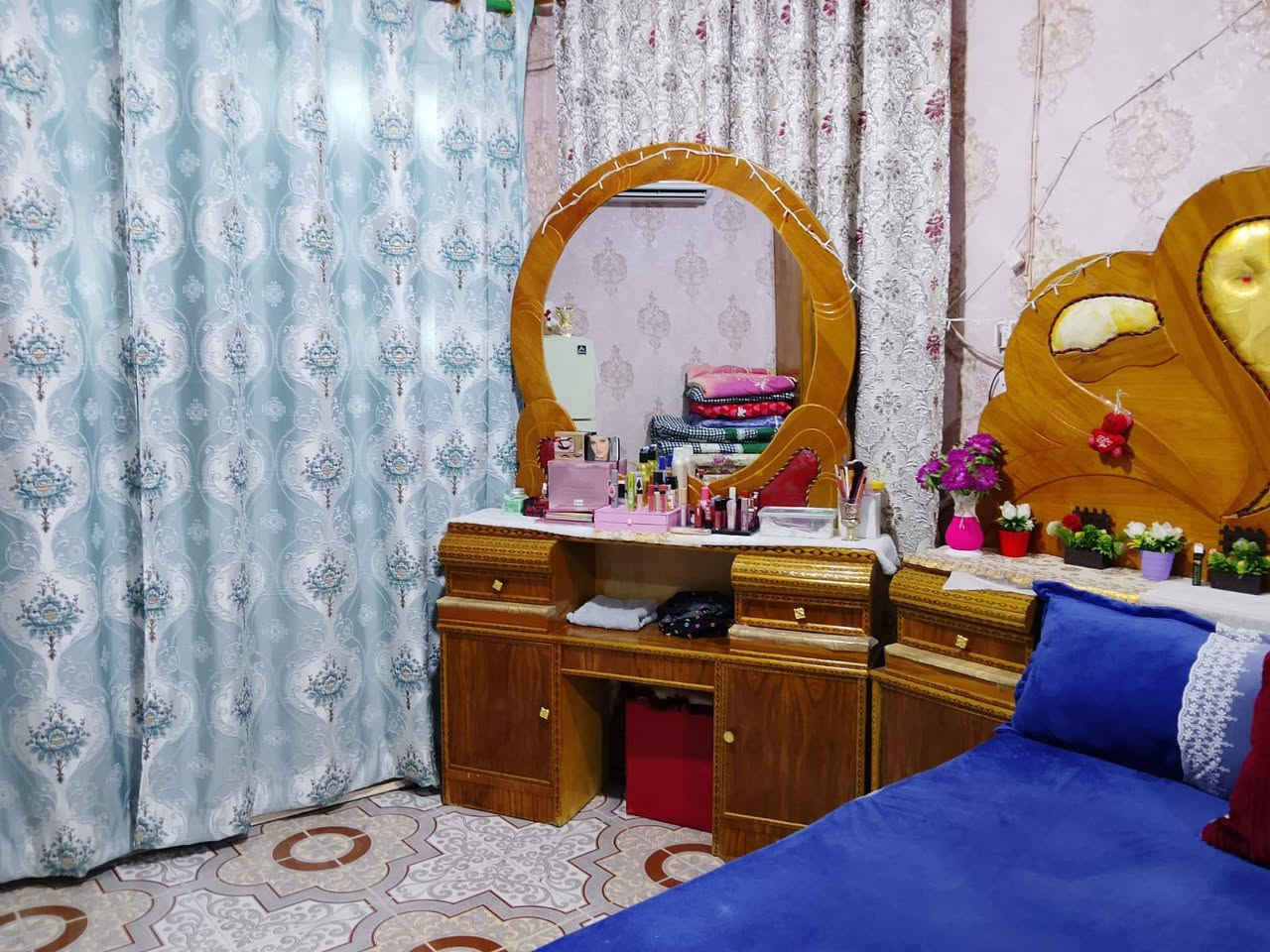 سلام عليكم غرفة للبيع صار سنه من اخذته رايده مليون,150 مكاني كربلاء الحر ***********
