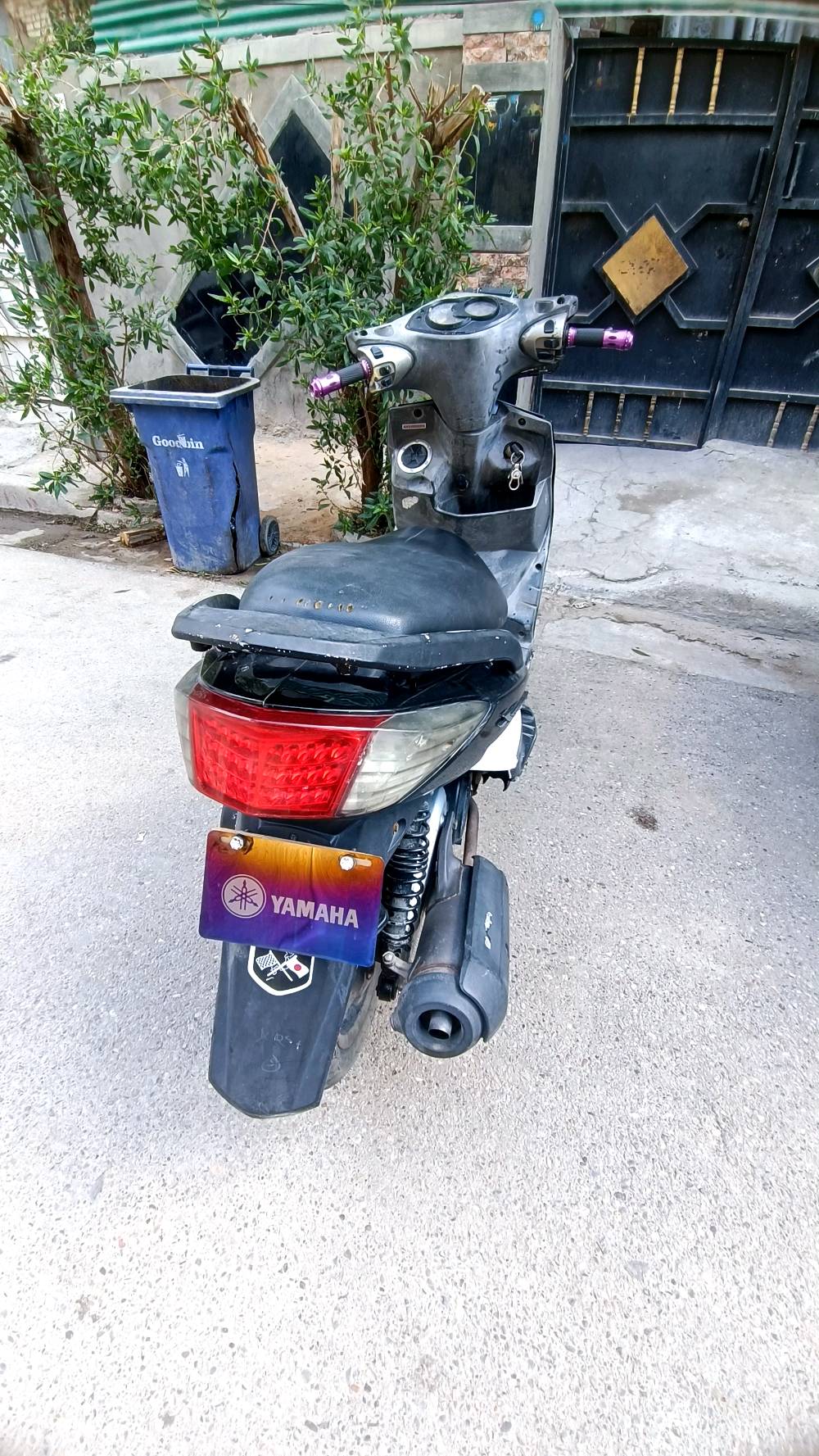 سكنس
فحل نوزل خطين للبيع بسعر 600 وبيها مجال 
الدراجة ماخذها كفاله بس ما اتوقع دراجة ما مفتوحة صارلها سنه ونص تقريبا يمي ما فد يوم وكفت عندي بس ابيعلك محرك مفتوح  للدوام اروح وارجع بيها شغاله بكل وقت و هاي لابيض البيها اني صبغتها بيدي فا الصبغ مو كلش مضبوط + تجي تفحص الدراجة وتشوفها عجبتك اخذها ما عجبتك فا كل الهلا بيك سعرها 600 وبيها مجال مكاني بغداد الحريه الدولعي