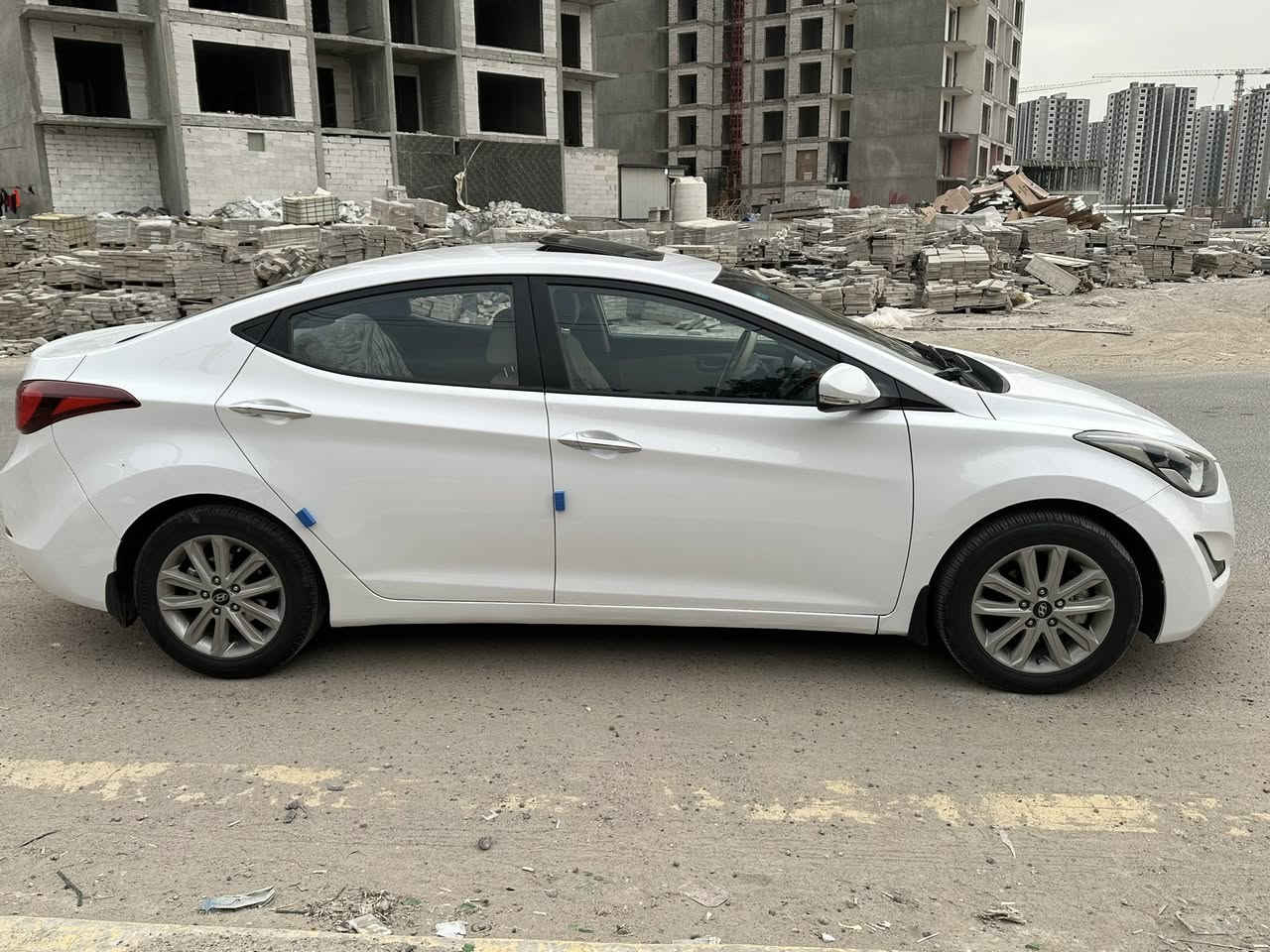 السلام عليكم النتره ٢٠١٦ خليجي محرك ١٨٠٠ دوش 
فتحه  تحكم ستيرن و شاشه و السياره  بيه صبغ بدوسه جاهزه بدون نواقص السعر ١٣٠ ورقه و مكان السياره بغداد
***********
