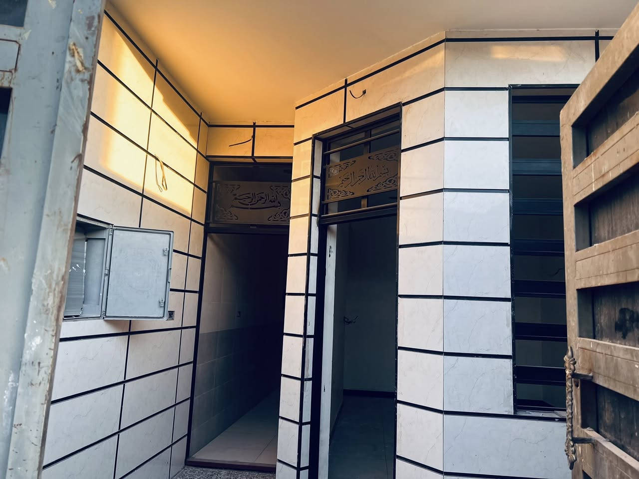 السلام عليكم بيت للبيع مساحه 100متر بناء حديث درجه أولى منطقه جميع خدمات بيها
العنوان ام الكبر قرب حيور الستميه 
للاستفسار /***********
