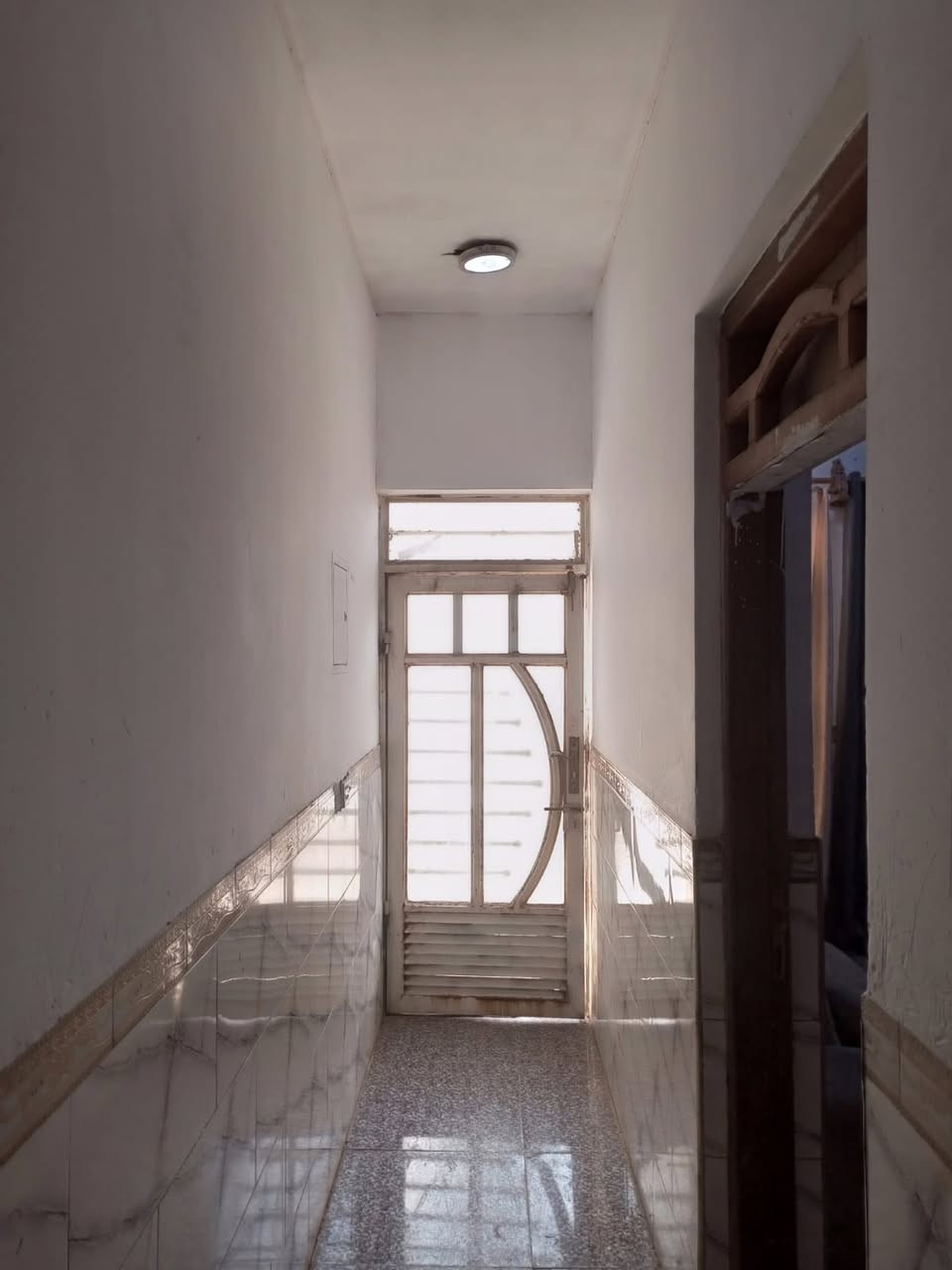 بيت ١٠٠متر طولاني طابو صرف قديم نهاوند بضهر سايدين ب١١الالف بيت داخل فرع بيت عكاده نضيف جاهز سعر 90 بيه مجال الاستفسار ***********
