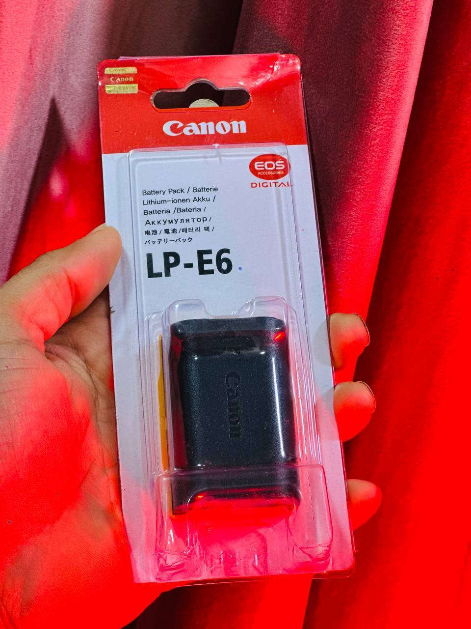 ادبتر كانون الاصلي+بطاريات كانون
بطاريات كانون LP-E6 ترهم ع كاميرات R6ii/R5/R/5Div/7D/90D/80D/6Dii
ادبتر كانون الاصلي يحول من RF-EF جديد لوك 
توصيل متوفر 
السعر خاص او واتساب 
***********
@إشارة
