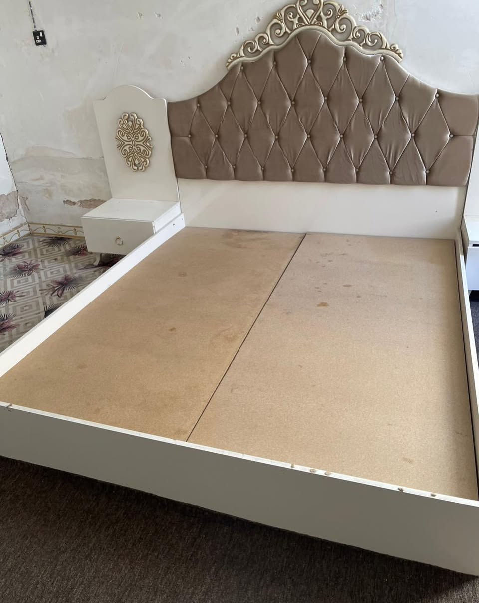 سلام عليكم          للبيع  للبيع 
غرفة نوم   مستعمله ضررها بس سكك جرارات
مع دوشك الاصلي 

العنوان النجف حي الامير     ***********
