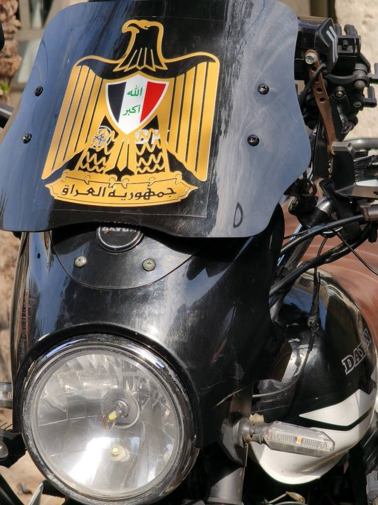 دراجه دايوان كفالة عامة سعرها 2500 مليونين ونص 
ماشية 13 الف وكسور بس 
عليها اضافات حلوة مثل .جامة طيارية .مسجل .مري مختلفة عن البقية.اشاير دايوان سيزر. اشاير اضافية يعني 8 اشاير يصيرن 4 ورة و4 اماميات شاحنه اصلية شحن سريع +جداحة.ستان موبايل .كلاص .درع ابو الجنط .واقي دبلات .سطاب اضافي للتنبيه .(زنون يشگ شگ بحيث الناصي كانما عالي والناس ترمشلك وتخيل العالي شلون ) . لدات اضافية اربع عدسات . حقائب عدد وخزن . دبل إشارة 

وكل دة بسعر مليونين ونص فقط مرقم السنوية ل 2029/5/14 
مكاني بغداد الكمالية المعوقين 
***********
*********** بغداد, العراق
