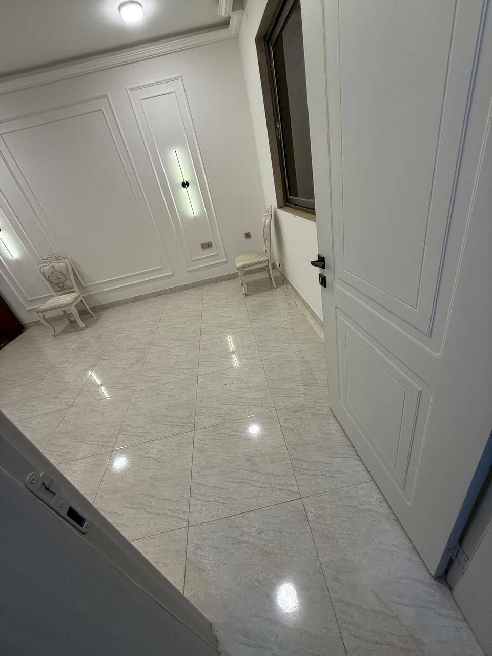 دار للبيع مجمع الزيتون دور الشمس بصف الركن ✅
مشمول بقرض من المصرف العقاري .. 
طابقين
٢٥٢ متر 
3 غرف نوم + صالة + استقبال + مطبخ جاهز + 4 صحيات +حديقة  ..
جاهز للسكن ... للاستفسار  
***********
