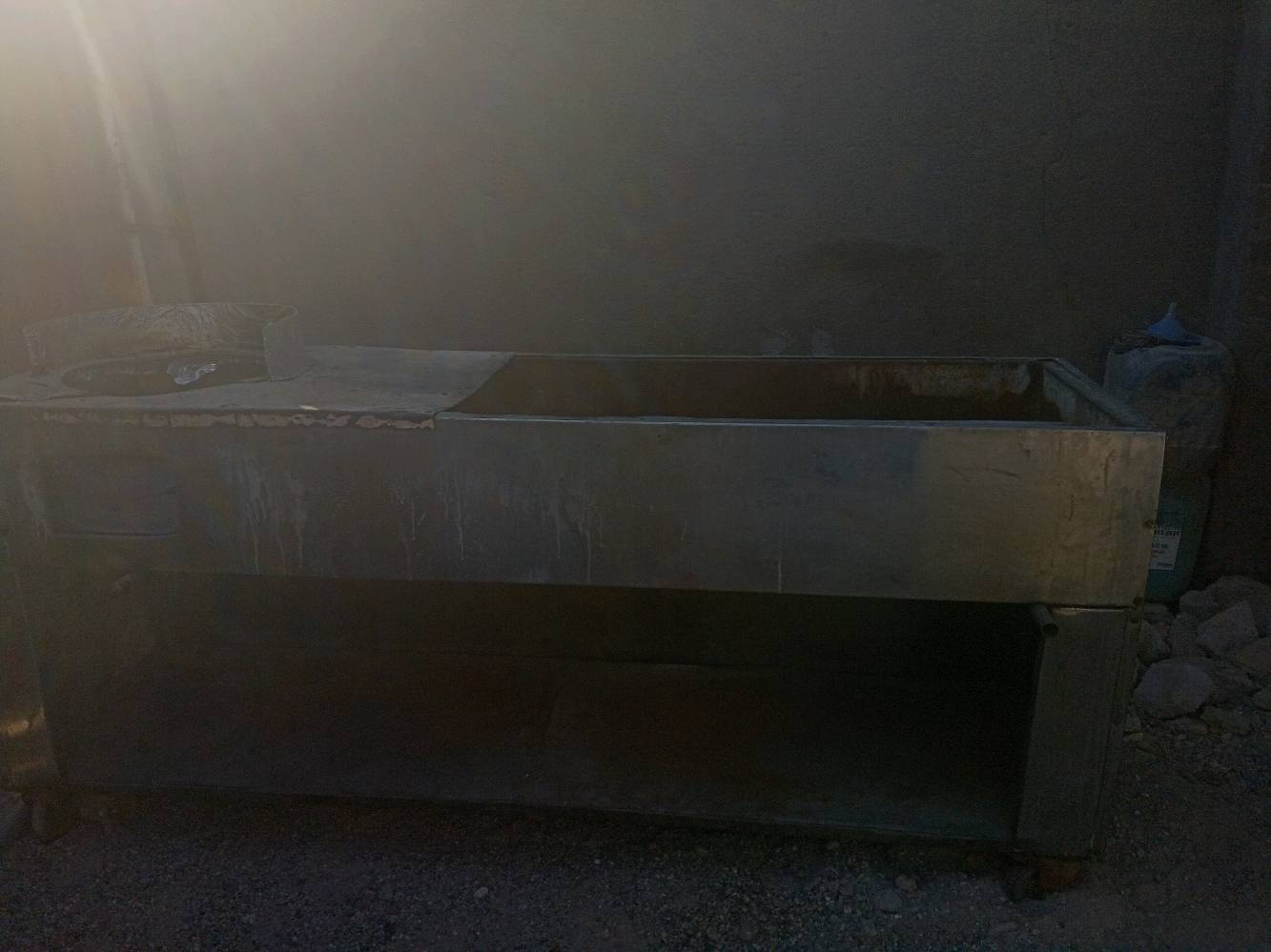 ميز فلافل للبيع طول مترين وعرض55 السعر حسب اذا ويا الاغراض 150 واذا بدون 125 الاغراض طاوه وعفريت وسراميك عدد2 وصونده
حبيبي المیز هذا من أي محافظة/منطقة موجود؟ وين مكان الاستلام بالضبط؟: 
البصره
ميز الفلافل هذا يشتغل على گاز لو كهرباء؟ وبي أي شي يحتاج تصليح أو تبديل قبل الاستخدام؟: 
يحتاج تنضيف فقط ويعمل على الغاز
الأغراض المذكورة (الطاوة، العفريت، السراميك عدد 2، الصونده) كلها كاملة وموجودة ويا الجهاز لو أكو شي ناقص؟: 
كلها موجوده
السعر المذكور 150/125 نهائي لو بيه قابلية للتفاوض؟ وإذا تريد بيع سريع شكد آخر شي؟: 
120بدون اغراض و140ويه الاغراض