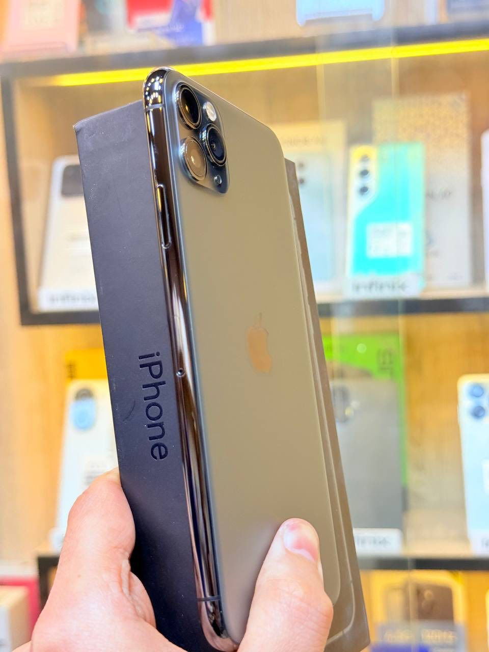 أيفون11 برو ماكس ذاكره 512 ركز ذاكره 512 بطاريه 83 اعتبره فاتحه بيدك من كارتونه ممبدل بي شي مع ضمان5ايام نضافه 100‎%‎ كامل ملحقاته  وتر بروف عل حاسبه كله نورمل
⭕️متوفر اقصاد رافدين منصه⭕️ 
 مكاني بغداد البياع شارع 13 مركز الريس للموبايل
السعر 425 الف  
***********
