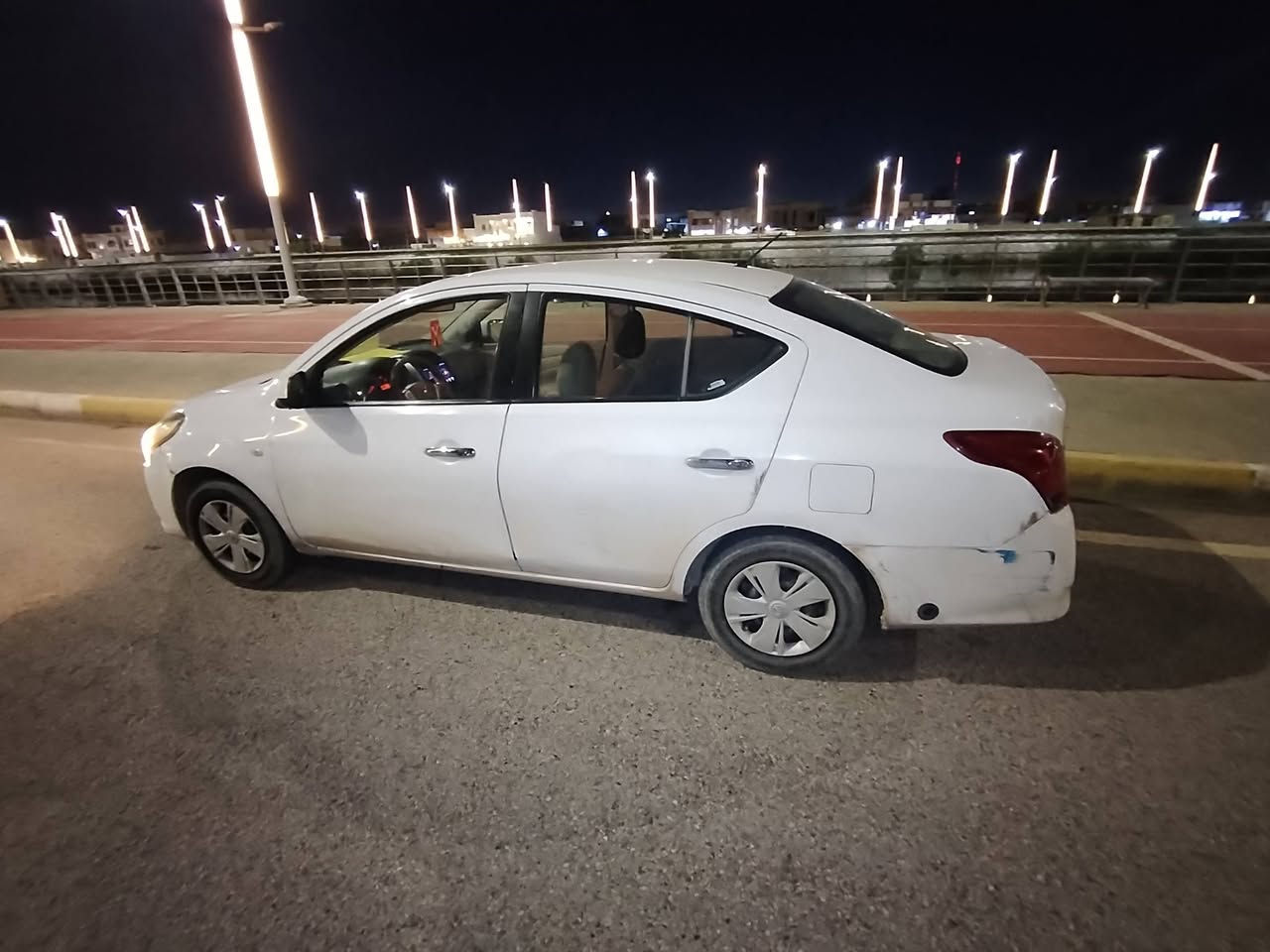 سلام عليكم سني هندي ٢٠١٧سياره بيها طخطات وبيها مكانات بارد ما بيها صبغ تبريد ثلج تايرات تخم جديد محرك كير كفاله السعر ٧٣ وبيها مجال للشراي ***********
