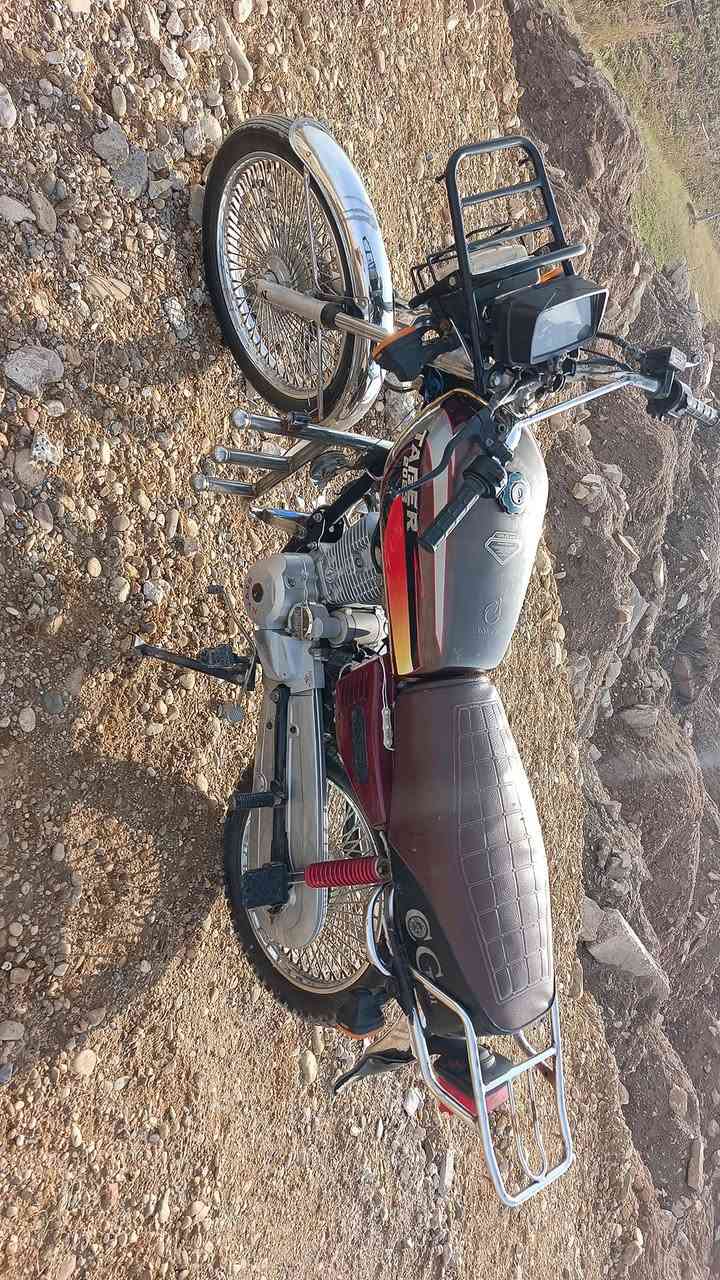 دراجه 5 كير للبيع برغي نقص ما بيه كل شيء شغال وايرمان سلف كلها شغال موديل 19 بس دجبول وبكلايت ما يشتغل مكان الدراجه موصل رشيديه *********** 
سعرها 450 وللمراوسه هم يرهم حسب القناعه
