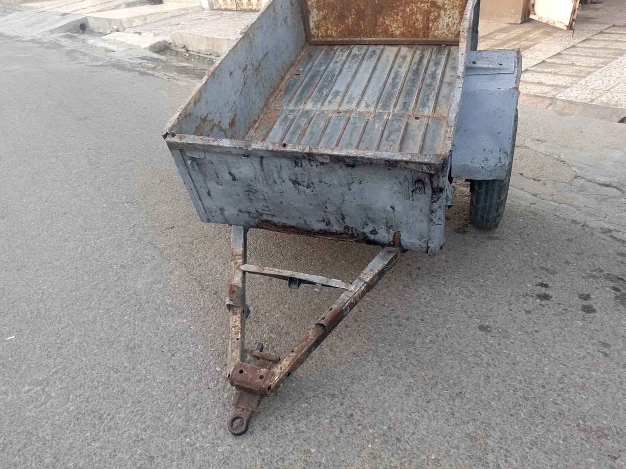 السلام عليكم
من رخصة الادمن
مقطور للبيع 
السعر400الف
العنوان موصل حي البكر خلف جامع البديع ☎️‍***********
