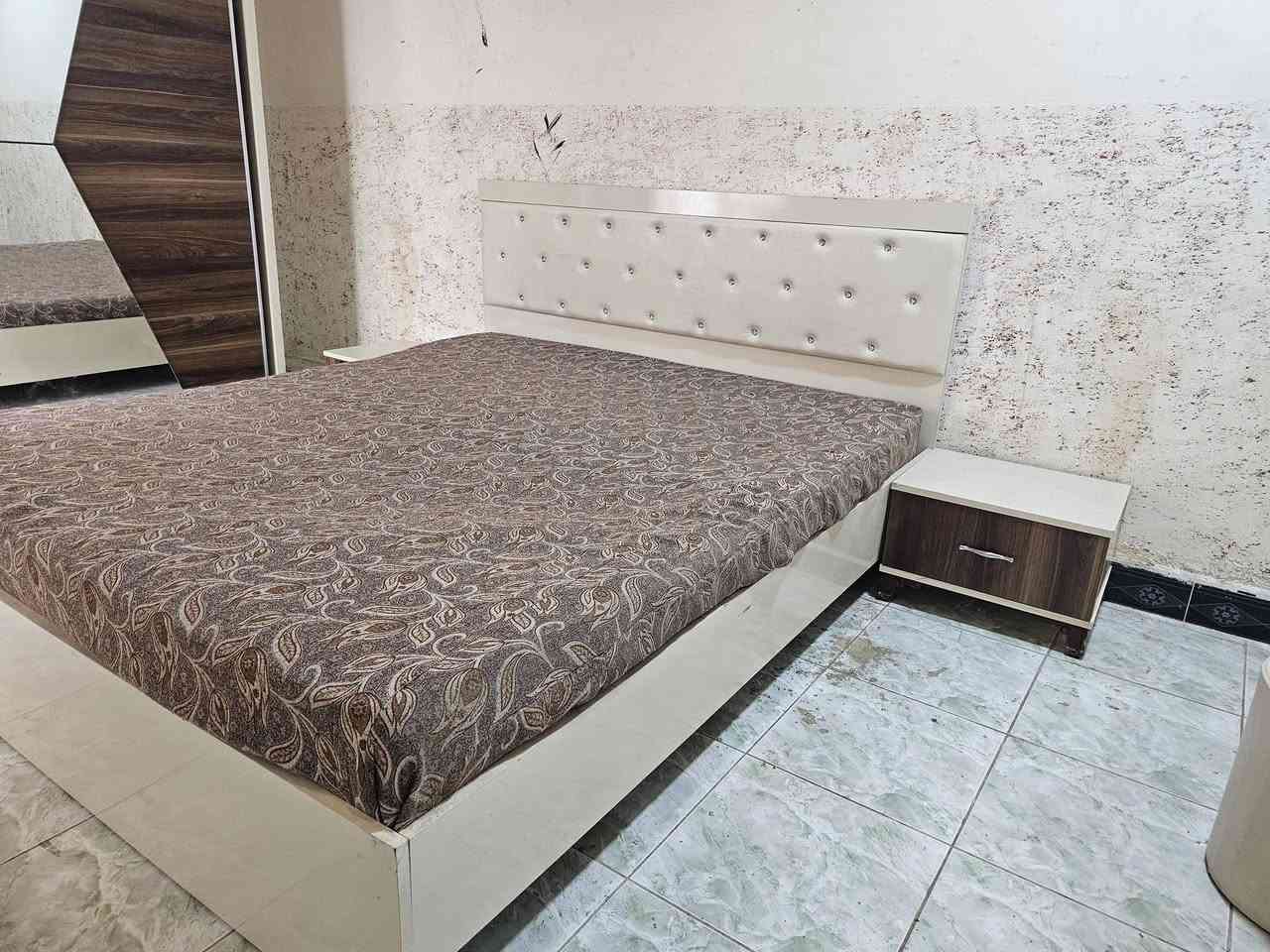 غرفه نوم للبيع نظيف كامل سعر 325 الف شراي يخابر رقم ***********
