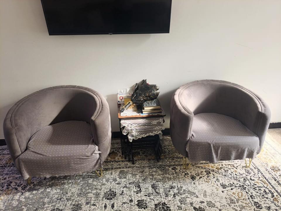 سلام عليكم تخم قلاب نضيف 10مقاعد رايده 450وبي مجال عنواني بغداد حي الجامعه التواصل على الواتساب ***********
