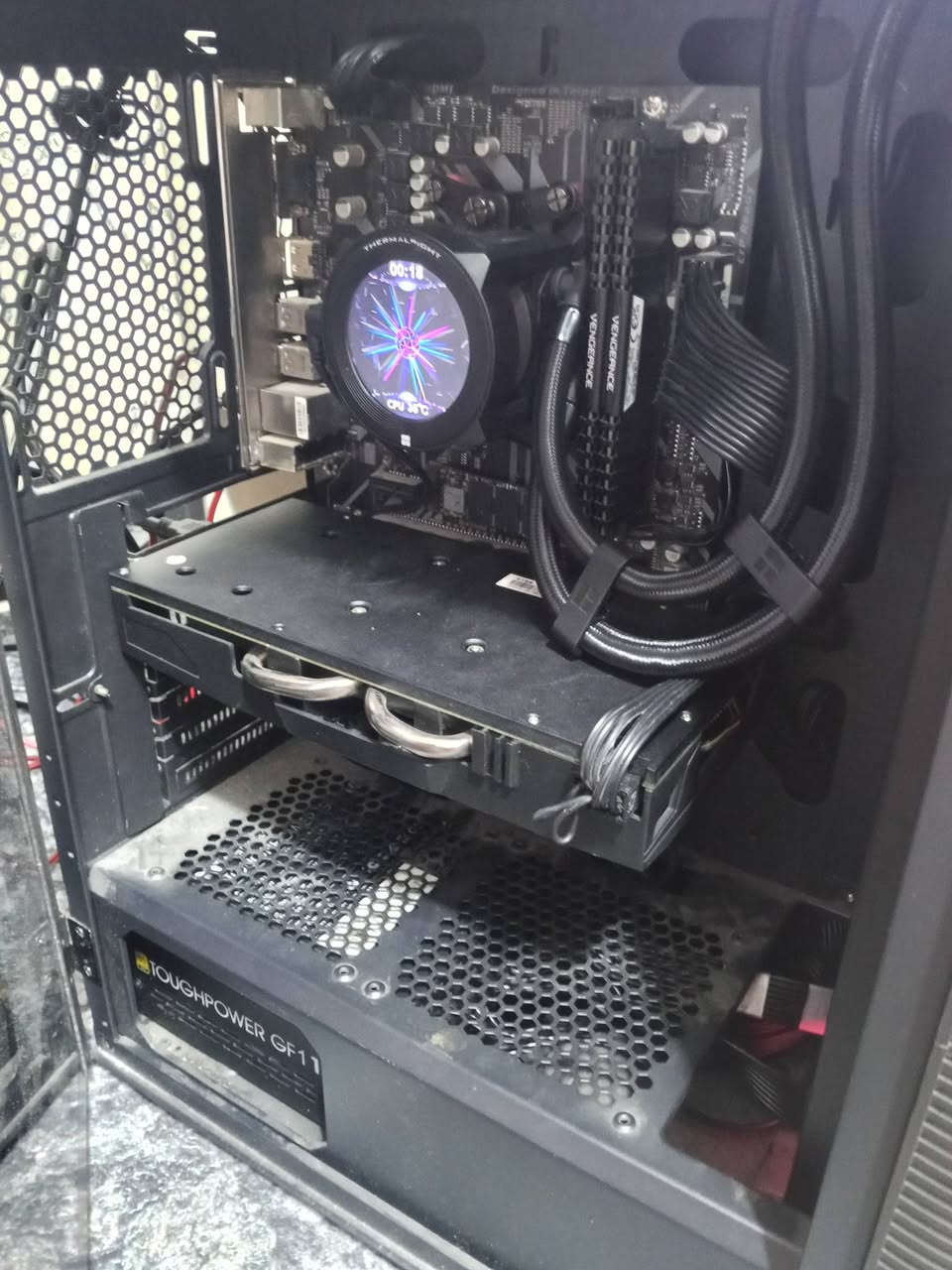 Pc متواضعه وعلى كد الحال عوزها بس تنضيف 
مذر بورد b450m h
رامات 16
كارت شاشه rx580 2048sp
باور سبلاي 1000واط الي مادري المن حاطه بتجميعه وهيا متحتاج هيج قوه 
مبرد مائي 360 ابو شاشه الي مادري شون انشد بلكيس العاوي هاذا 
شباب سعر 600 الف. وبي مجال بسيط بسيط بسسييييط كلش 
ملاحضه الكارت ممفووح بس اني جتني الحاله وشلت لزكه مال برغي عبالي تموع منورا الحراره


**إذا كنت صاحب هذا الإعلان وتريد حذفه لأي سبب، رجاءا أرسل رسالة إلى الدعم الفني**