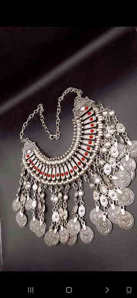 قطعة فنية قديمة مع فلسان عثمانية مرصعة بالعقيق الاحمر وملبس فضة ثابتة الوزن 150غم ،،، 

  هاتف / ***********    واتساب
