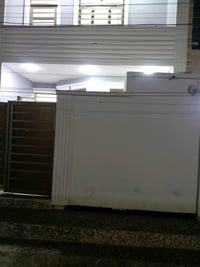 بيت حديث وجاهز للبيع في منطقة هادئة ومريحة. يتميز بتصميم عصري وأرضيات ...