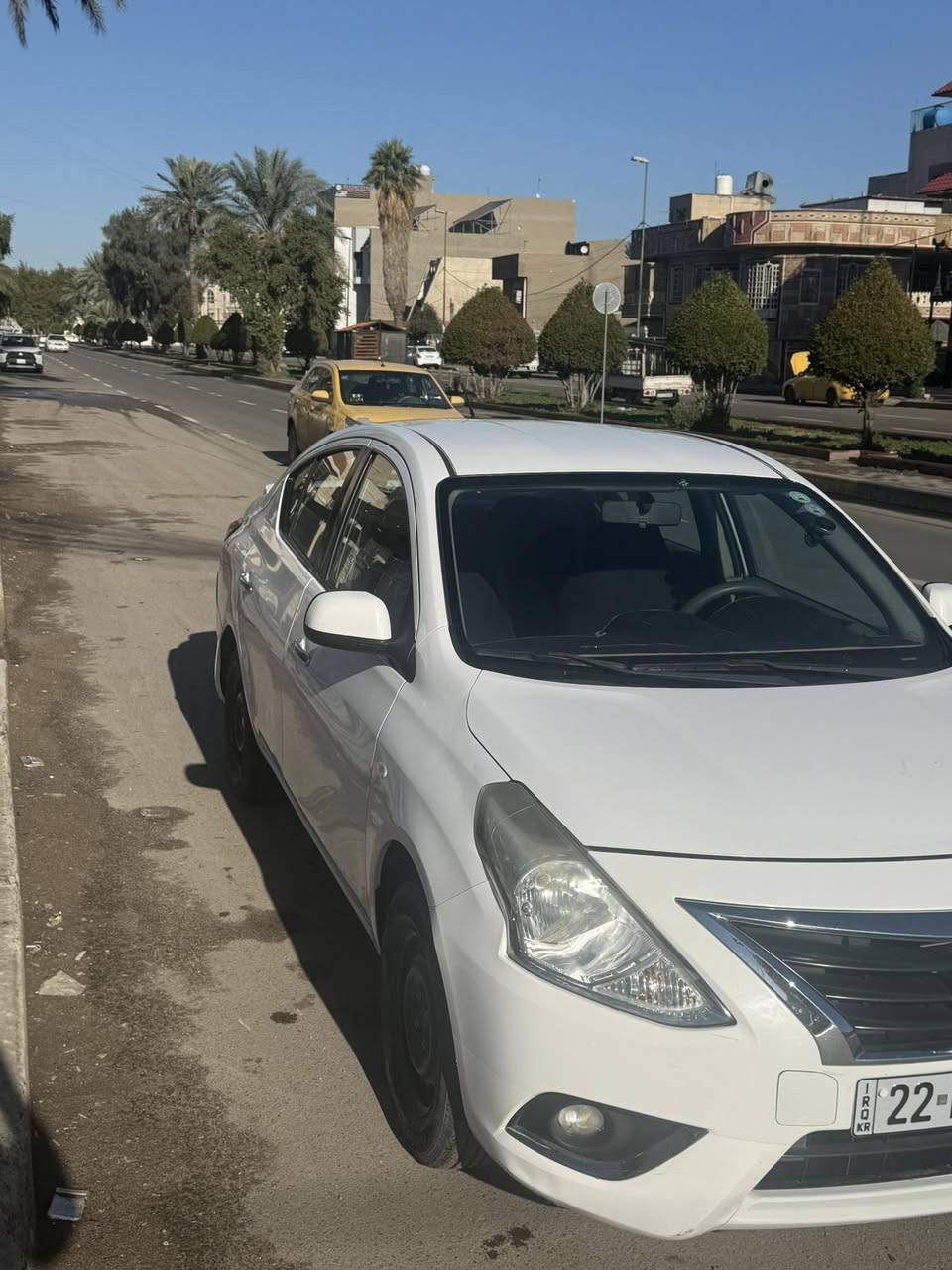 السلام عليكم سني هندي ٢٠٢٠ ماشيه ٨٣ شادلها شاشه وكامره وبدون صبغ فقط الدعاميه الخلفيه مصبوغه و بيها طخه باب خلفي بجهة الصدر بعدها ممصلحه ترجع بارد وبيها مكانين صغار تكحيل كارت اثر شخوط رقم اربيل تحويل فقط رقم وهزه جديدات حتى ميحتاج تاخذ السياره بس السنويه مكان السياره بغداد شارع فلسطين *********** والسعر ١٠٨ وبيها مجال بسيط
