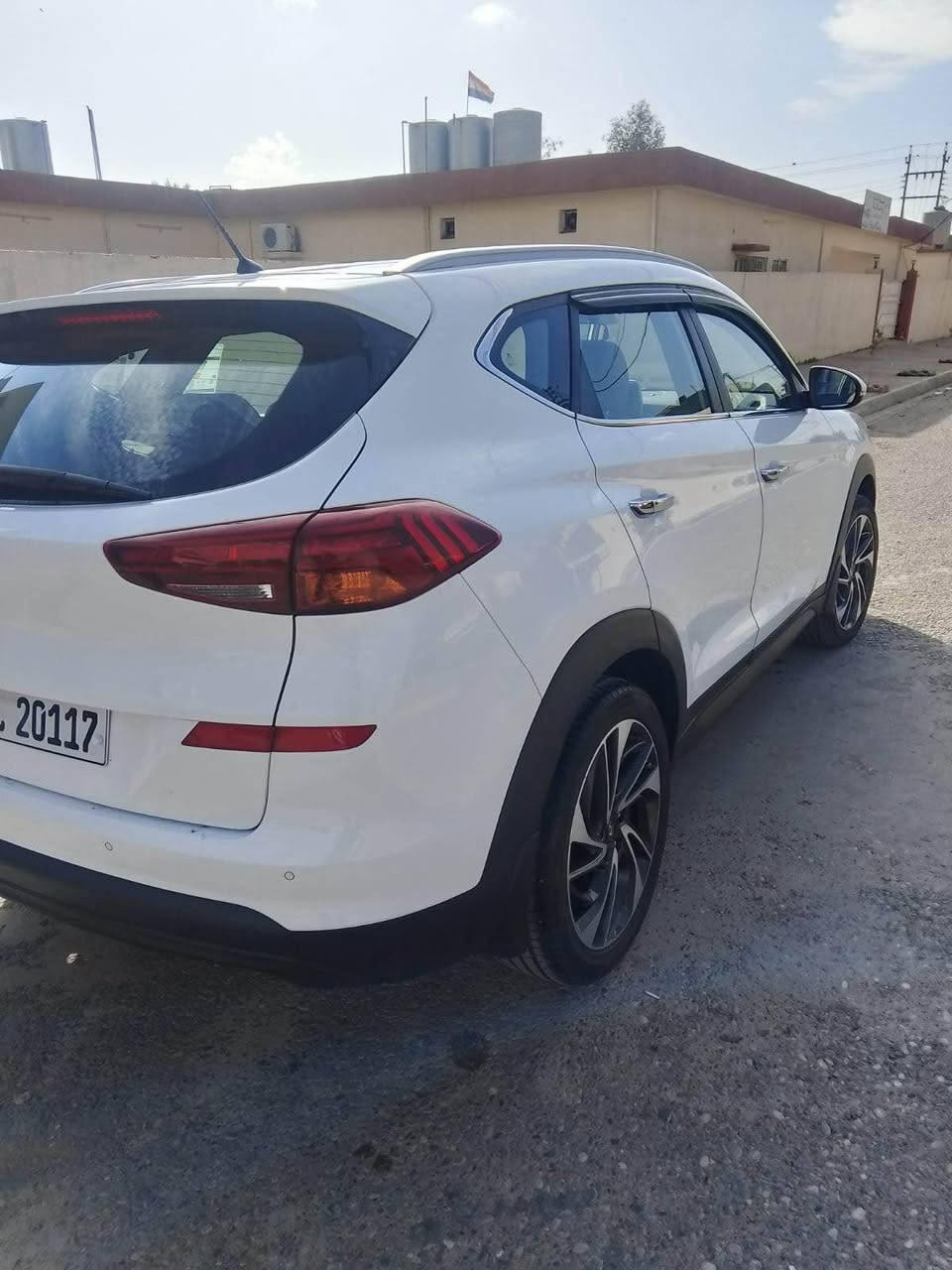 سلام عليكم 
توكسان للبيع موديل ٢٠١٩ خليجي 
فول مواصفات عدا بانوراما سياره ماشي ١٣٦ الف 
بي شبر صبغ بل دعاميه امامية بقيه مكفوله من تعديل و صبغ سياره نضيفه مال بيت بي بطاقه بانزين
مكان سيارة كركوك 
 سعر ٢٠٥ وبي مجال 
*********** كركوك, العراق
