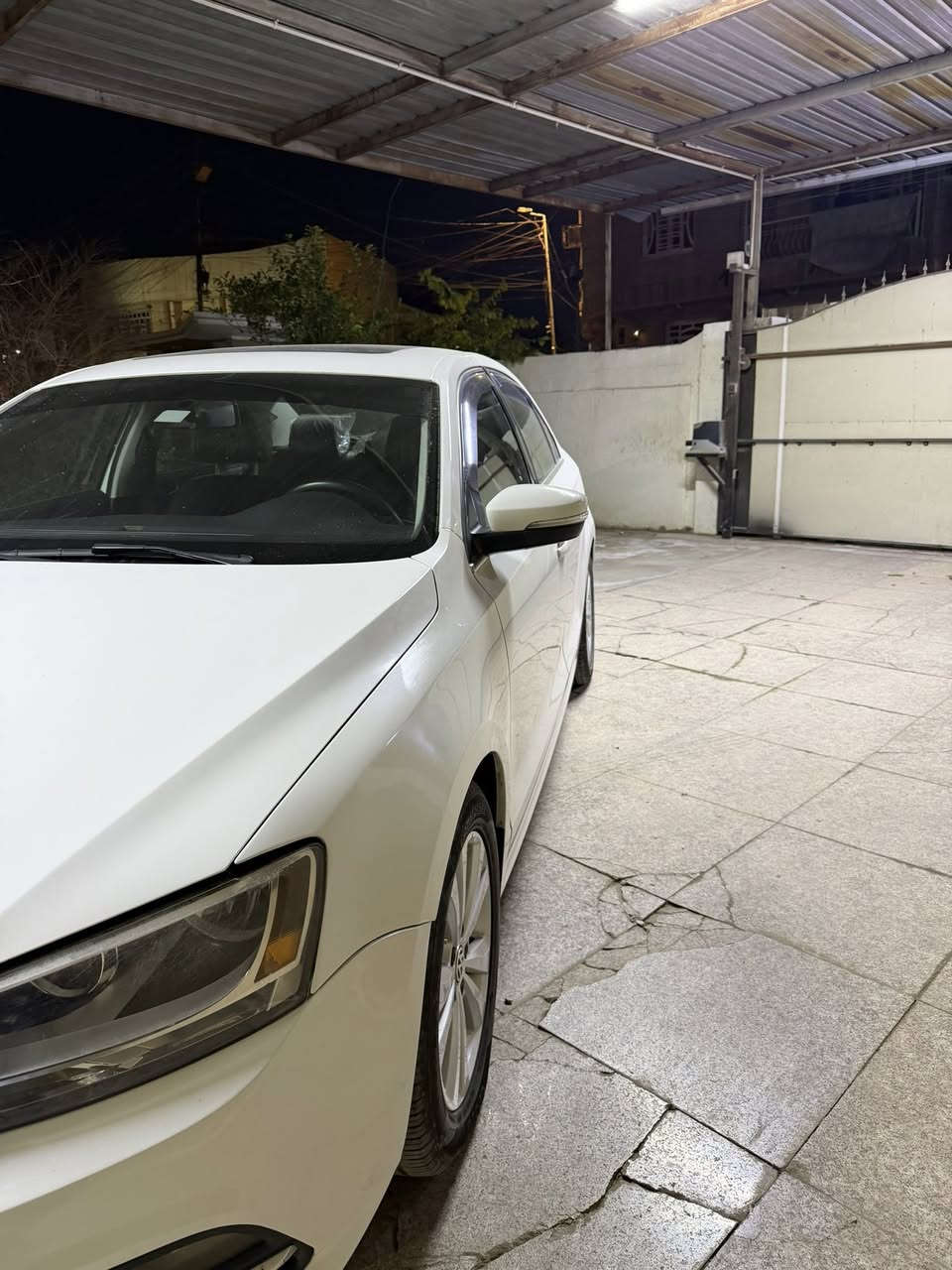 السلام عليكم
جيتا 2014 للبيع 
محرك 1.8 تيربو 
مواصفات sel
بصمة تشغيل
بصمة ابوب 
كشنات تدفئه 
كشنات جلد 
فتحة سقف 
سستم سماعات فندر
هيتر مري
و باقي مواصفات ال sel المعروفه 
الحادث جاملغ وبنيد 
البنيد مبدل نفس اللون بلادي وجاملغ مصبوغ 
ماشيه 49 الف ميل 
مكاني بغداد الاعظميه 
السعر 135 وبيها مجال 
للتواصل 
***********
