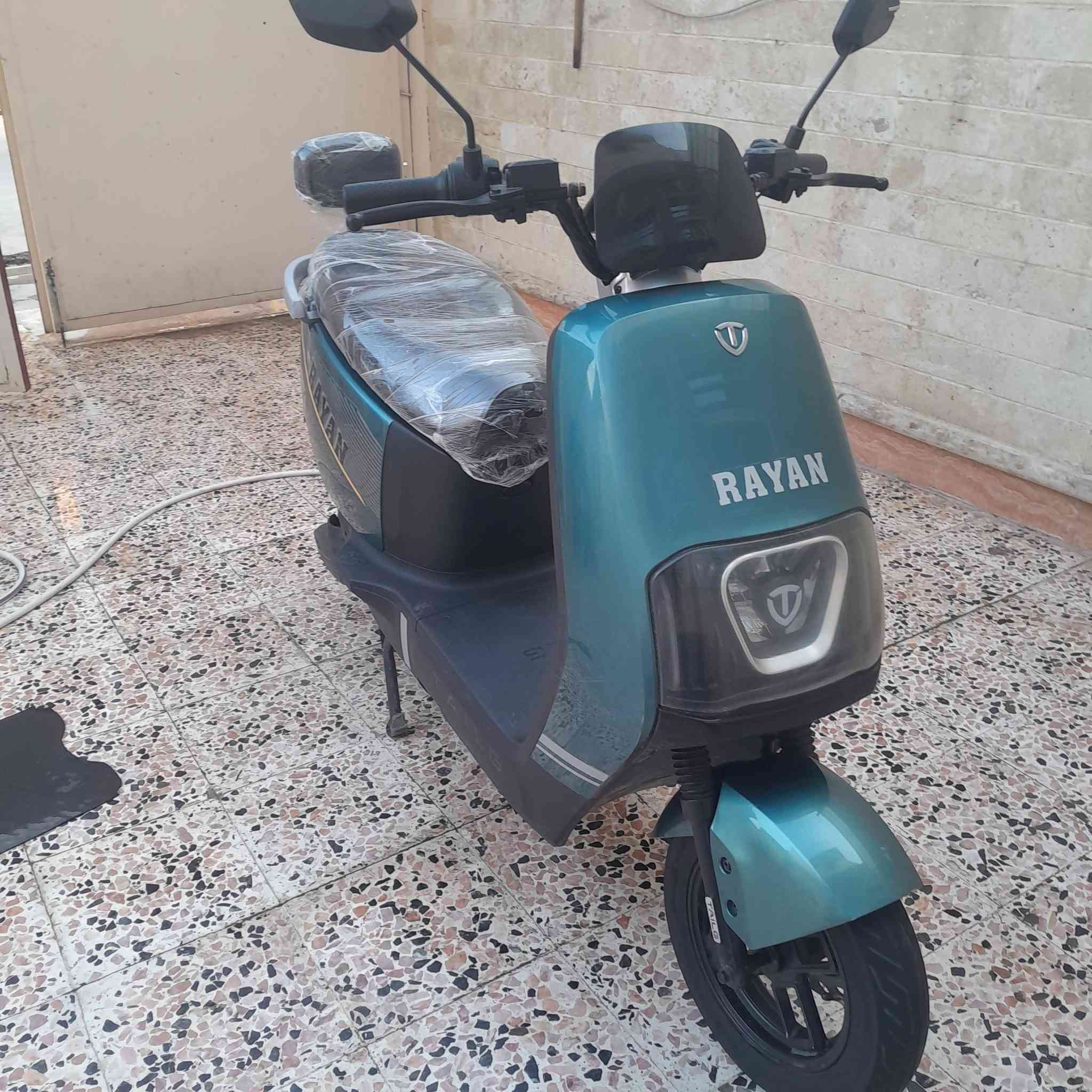 ماطور شحن تيسله للبيع ملف ٢٥٠٠ ٦ بطاريات نضام وقوف نضام بك ماطور نضافة ٩٩بل بل ١٠٠..... 
 سعر ٨٠٠ وبيه مجال  مكان الموصل حي الزهور الرقم ***********
