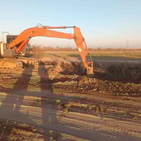 يوجد تراب صطح وتراب دفان.وتراب قلع شوارع. ومزيج حديقه بسعر مناسب. 0772...