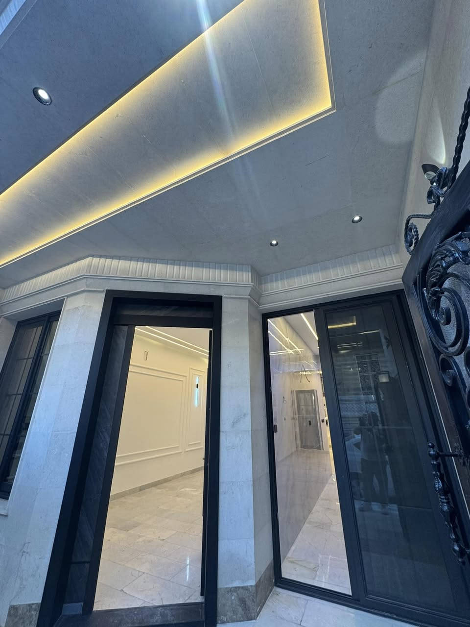 � للبيع حصراً لدى شركة عماد الاستقرار للمقاولات والتطوير العقاري🏠 
📍 الموقع: بغداد – السيدية – مربع التصنيع
 ✳️ دار سكني راقٍ بمواصفات متميزة
 ✳️بمساحة 110 متر  واجهة 5.50 متر وبنزال 20 متر 
‼️الدار يتميز بـ:• بناء مودرن بأحدث التفاصيل المعمارية
• 4 غرف نوم “سويت”
• هول حولي واسع + استقبال أنيق
• واجهة مرمر بتصميم هندسي مميز
• أرضية مرمر فخم
• ديكورات داخلية متكاملة
• ألمنيوم تركي الصنع (سلايد ومفصلي)• تنفيذ دقيق بمعايير هندسية عالية
✨ الدار جاهز للسكن الفوري ✨

🏠لمعرفة السعر ارسل كلمة "الاستقرار" برسالة على الخاص ويصلك الرد فورا
📞 للاستفسار والتواصل:
• أبو علي الجنابي: ***********
• علي الجنابي: ***********
📍 موقعنا: السيدية – شارع الضباط – قرب دائرة الكهرباء الاستقرار… ثقة تُبنى … خبرة متطورة

  #شركة_عماد_الاستقرار_للمقاولات_والتطوير_العقاري #عقارات #عقارات_السيدية #العراق #عقار  #عقارات_بغداد #عقارات_الكرخ #عقارات_السيدية_الجادرية_العرصات_الكرادة_زيونة_شارع_فلسطين

