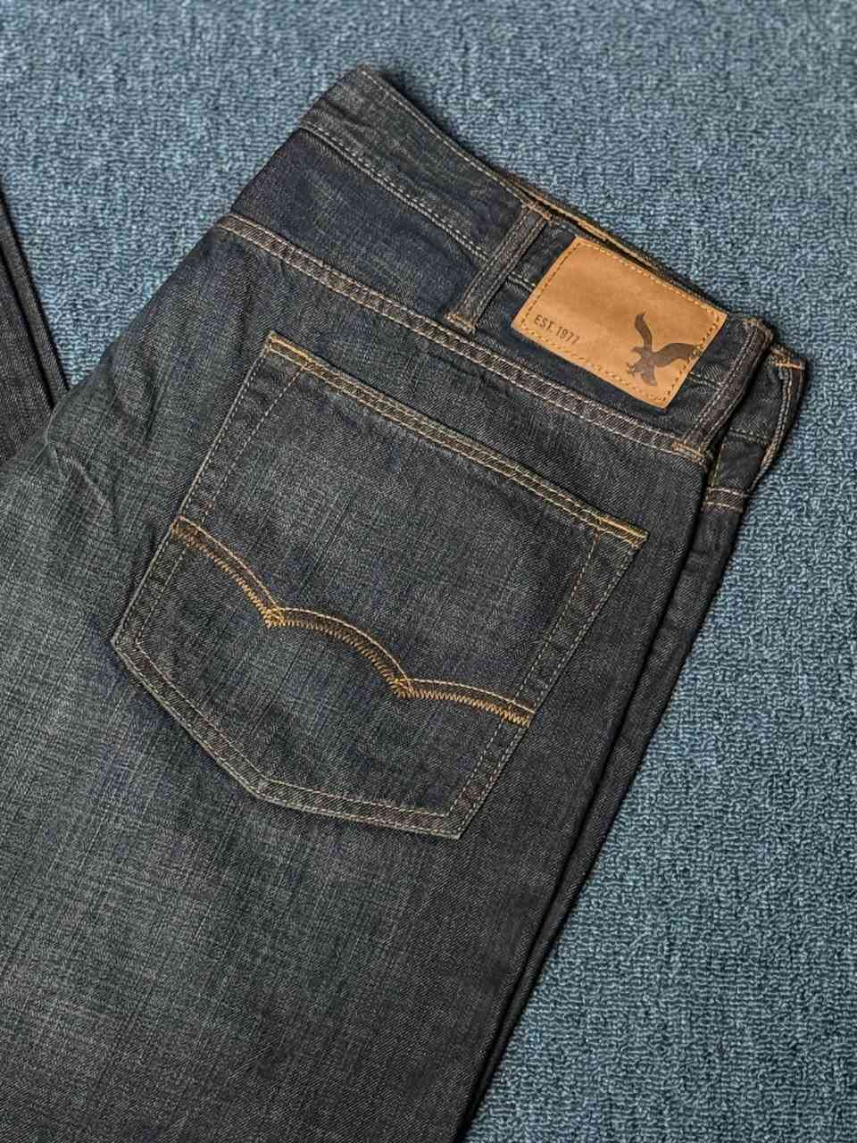 AMERICAN EAGLE 
جينز ماركة امريكان ايكل 
لون ازرق داكن مائل للسواد
خامة قطن 100% 
قالب مستقيم 
مريح عملي للاستخدام اليومي 
خيوط بلون نحاسي تبرز جمالية الجيوب 
لون عملي يسهل تنسيقه مع جميع الملابس 
بلد الصنع : الصين 
القياس : 40 
عرض الكمر : 51 سم 
الطول : 109 سم 
عرض الحجل : 22 سم
السعر : 45 الف 
توصيل مجاني داخل بغداد وباقي محافظات العراق 🚚


**إذا كنت صاحب هذا الإعلان وتريد حذفه لأي سبب، رجاءا أرسل رسالة إلى الدعم الفني**