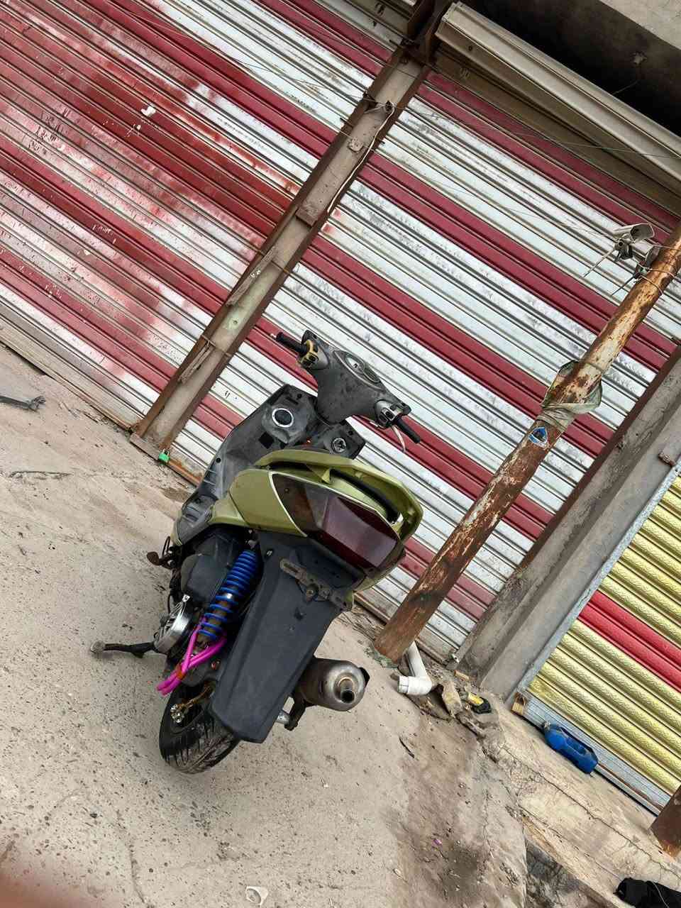 سلام عليكم دراجة سكنس فحل (للبيع) ( محركهة ما مفتوح ) ( اكفلكياهة من محرك من بوشة بلاد وكفر ) (بيهة تزويدات خفيفة ) ( زوج كلجاة امامي خلفي ) ( صلنصة رياضي ) (بيهة قبق صاصي رياضي وبيهة تعلاكة رياضية فراك مال بريك بيهة وبيهة قطرة مال اكسل رياضي قبق مال هندر موجود فاتحة علمود الكلجات رقم الهاتف(*********** ) السعر (750)
