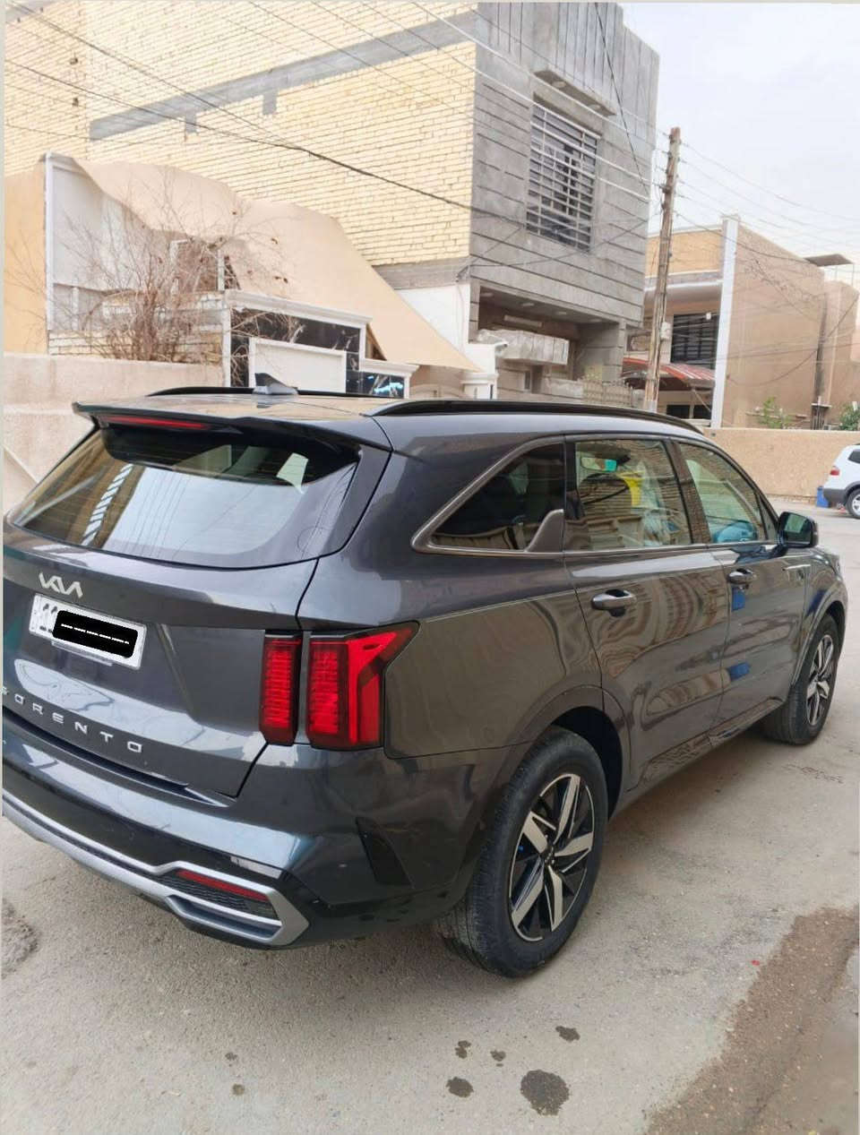 السلام عليكم
سورنتو للبيع موديل 2022 وارد امريكي
مواصفات السياره مكينه 4سلندر gdi 2500
بانوراما حساس امامي خلفي رادارات امامي خلفي وجانبي
كشنات جلد كرسي كهرباء السايق تدفئه تبريد كشنات
مانع انزلاق نضام ازدحامات بعد بيهه هواي مواصفات حادث السياره بنيد وجاملغ الايسر والسونار مرفق مع المنشور
سعر السياره 238$ 
عنوان السياره بغداد الحسينيه
للاستفسار الاتصال على الرقم ***********
