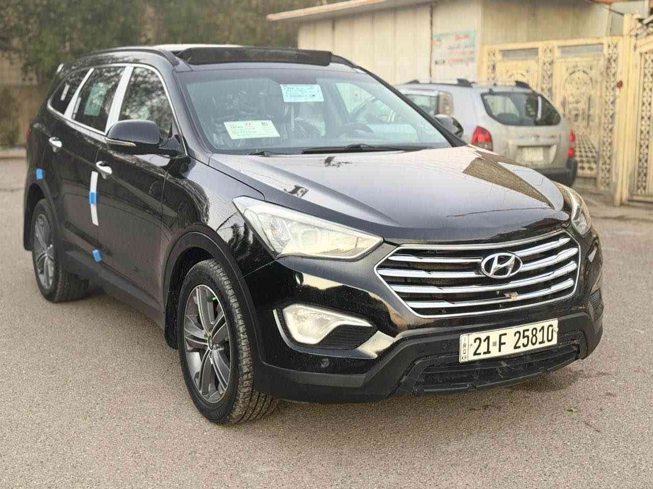 السلام عليكم عندي سنتافيا كراند 6 سلندر موديل 2016 للبيع وارد امريكي حادث بسيط جاملغ امامي صبغ وشوية من البنيد رقم سليمانية بأسمنا تريد تحويل تريد وكالة فوول مواصفات 1/1 
1-بانوراما 
2-بصمة 
3-كشنات جلد 
4-كشنات امامية كهرباء 
5-اشاير بالمري 
6-مري قلاب 
7-سبعة راكب 
8-مكينة 6 سلندر 
9-ويل كروم 
10-فور ويل 
11-رادرات جانبية 
12-بك لايت لد 
13-لايتات زنون 
14-تدفئة تبريد بالكشنات 
15-شاشة جبيرة 
16-كامرة دوارة 
وبعد بيها مواصفات هواية صور الحادث متطلع رايدها ب 148 وبيها مجال بسيط مكان السيارة بغداد للاستفسار الاتصال *********** بغداد, العراق
