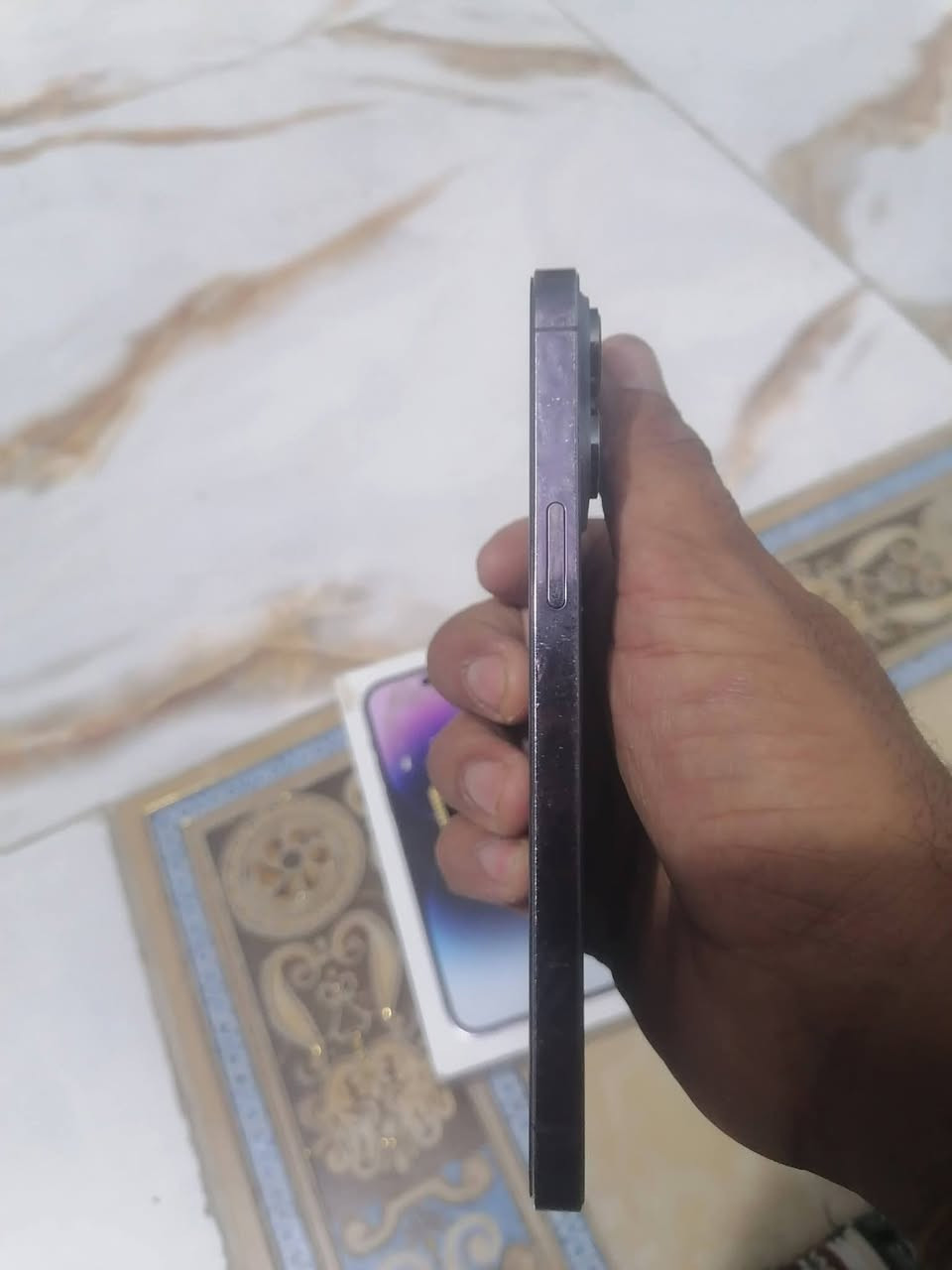 ايفون ١٤ برو ماكس
بطاريته ٧٤ ابلاديه لا مرفعه ولا ملعوب بيها 
ذاكرته ٢٥٦
جهاز دبل سيمكارت ( خطين )
شرق أوسط
مكاني ناصريه مركز
*********** واتساب
