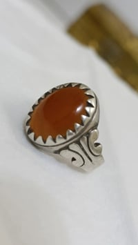 خاتم فضة قديم • يدوي عراقي • عقيق يماني مشمشي