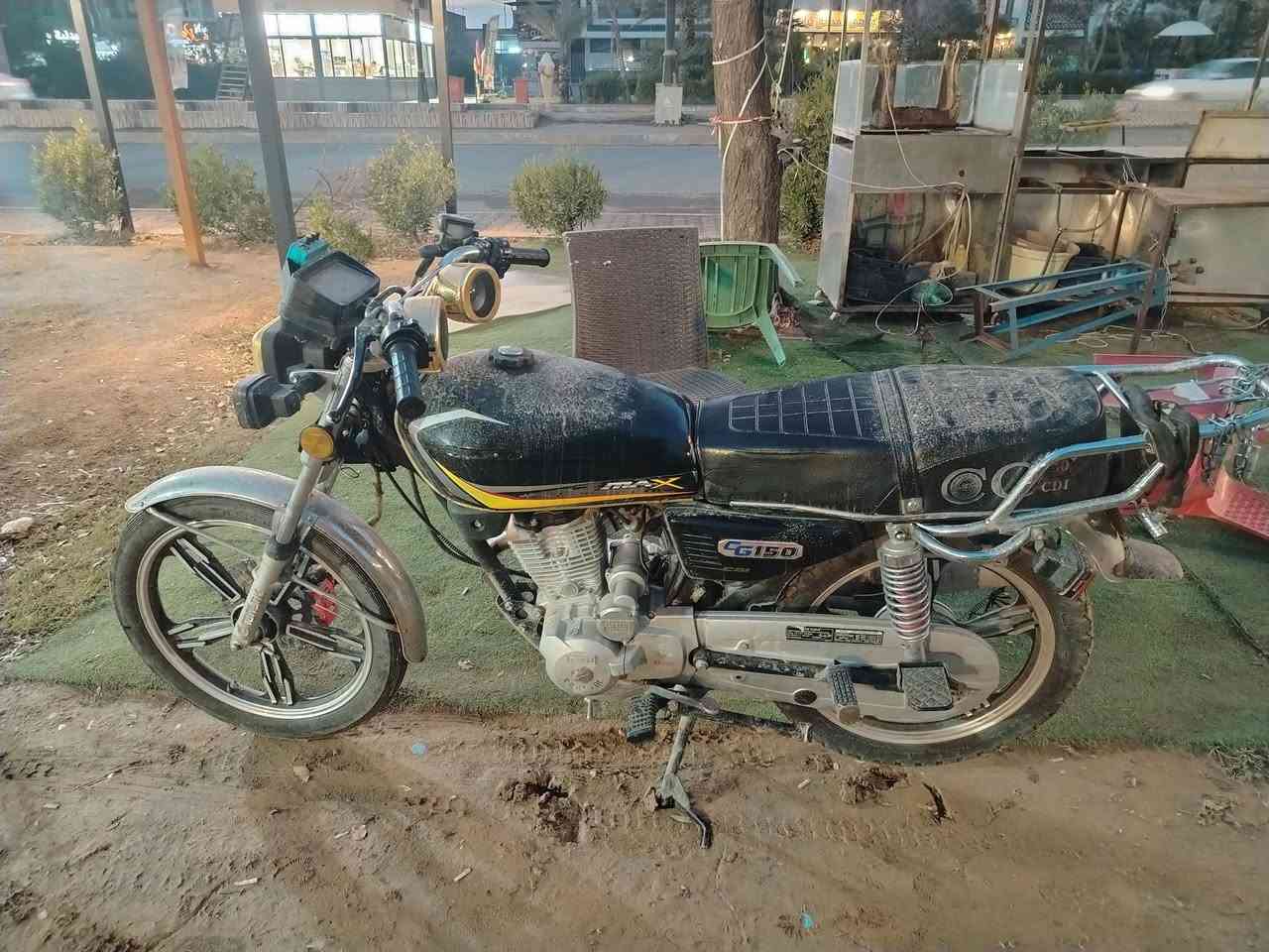 سلام عليكم للبيع دراجه يراني سونك موديل 2022 برغي واحد مامفتوح نضيف فولل. سعر 525وبيها مجال. رقم للتواصل *********** ترا بس مامغسوله مبين بل صوره
