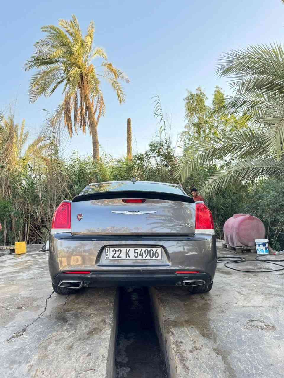 كلايسلر اوباما موصفات C/300 فول مواصفات موديل 2017
بنراما 
تبريد قطعتين 
كشنات تتدفئه تبريد 
تشتغل عن بعد 
مكينه 6 سلندر 
تحكمات ستيرين 
كير موس 
بصمه ابواب 
بصمه تشغيل 
حادثه الهلال الخلفي الايسر  مكفوله كفاله عامه 
رقم دولي تحويل ثاني يوم بسمنا شخصيا 
***********
