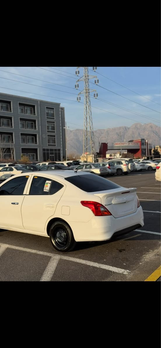 نیسان سنی لاکشمیبای مۆدیل ٢٠١٧ سفری هەولێرە دوو گێچە ١٢٩ هەزار رۆشتووە سەیارەکە هەتا بڵیی جوان و پاک ماوەتەوە خزمەتی باش کراوە لە سفریەوە لای خۆمانە لە ٢٠٢٢ جوانترە بێ قەپ و قۆپ و تەرزەیە دوو دەرگای بۆیاغە کەمێک ناو دەرگای گرتووە پێش و پشت کەپس رەقەم و شتی تازەیە سەنەوی بەسەر چووە یەک ٢٥٠ دینار مەسرەفی نیە تازە تایەم بۆ کڕیوە توندم کردۆتەوە کامل پۆلیش و حەمام کراوە سەیارەکە هی بن دەستی خۆمە بە ناو خۆمە بێ کێشەیە تەنها یەک سەیاقی دەوێ شوێن ڕانیە  
نرخی ٩٤ گەڵا مەجالێکی زۆر کەمی هەیە 
0751 807 6915 رانية, السليمانية
