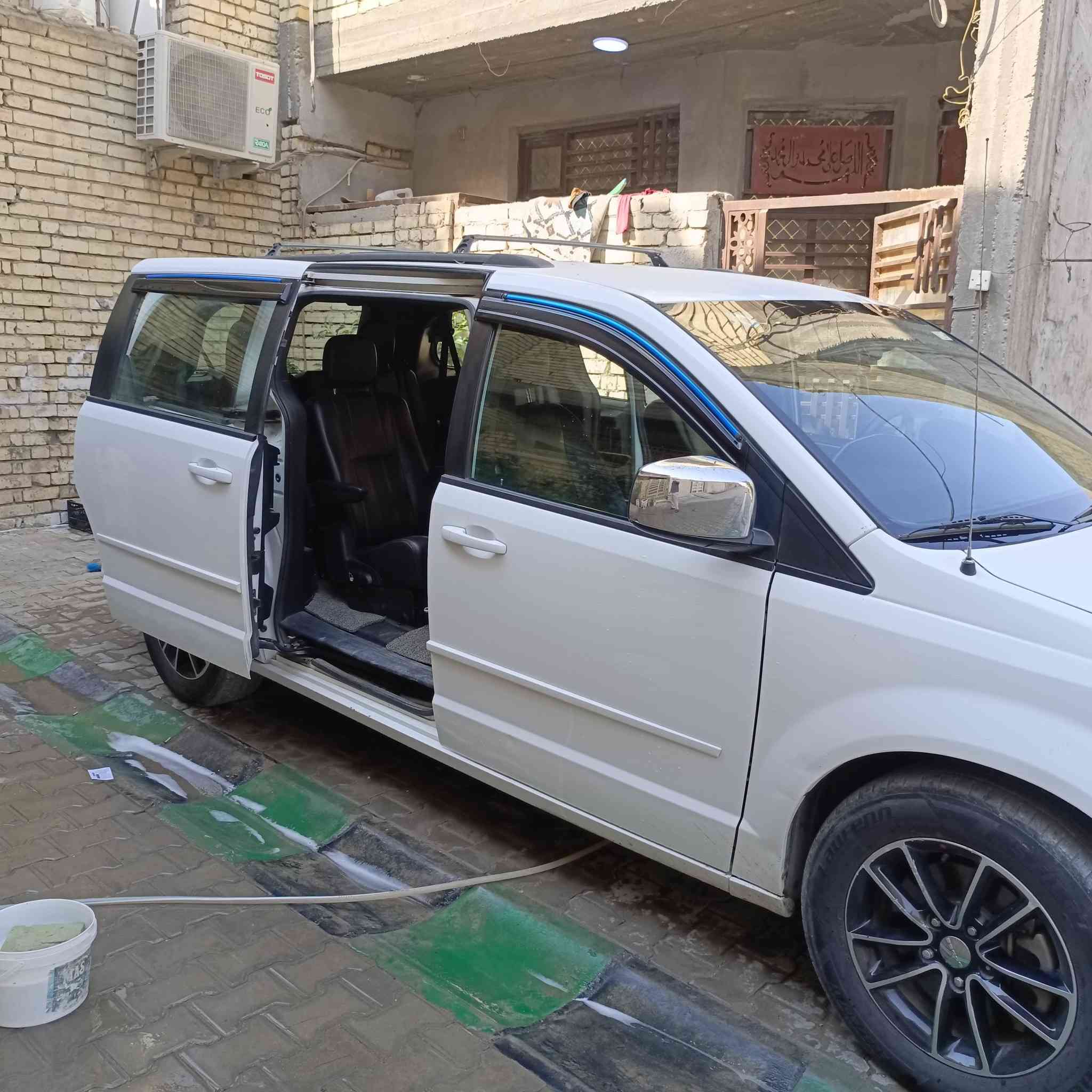 السلام عليكم دوج كرفان للبيع فقط موديل 2016
حادثها جاملغ وباب مكينه كير مكفول حداديه وادامه كامله فيت بم نوزلات بلكات وفتحه للفيت بم 
السعر 165 وبيها مجال 
الشراي يتصل
***********
