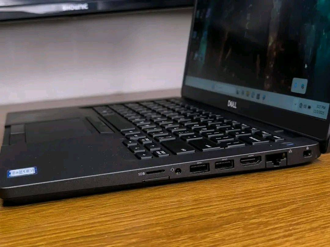 الجيل الثامن اللمس ب269 الف فقط 🔥
لابتوب يجمع بين القوة والاناقه والنحافة والسعر التنافسي ✨💫
DELL LATITUDE 5400

المعالج : core i5 الجيل الثامن  

كرت الشاشة: 4 كيكا انتل 

الرام: 8 كيكا سلاسة عالية 🏎

الهارد: 128 كيكا SSD M.2 قابل للزيادة 🗄

الشاشة: حجم كبير  14 انش دقة خرافية FHD مع قابلية اللمس 🖥

الجهاز قابل للتطوير (رام-هارد) ⚙
كيبورد عربي انكليزي ✍
بطارية ممتازة تشغل 3 إلى 6 ساعات 🔋
 اللابتوب يحتوي على كافة التطبيقات الأساسية ✨
تطبيقات الأوفيس مفعله ✨

مع هدايا
ماوس وماوس باد لسهولة الاستخدام 🖱️ 
جنطة لسهولة التنقل 💼
شاحن اصلي 🔌

الضمانات: 
ضمان فحص كامل قبل الاستلام والدفع 💳

ضمان اسبوع كامل 💯
.......................
اللابتوب ممتاز جدا للموظفين والطلاب ومثالي لاصحاب المكاتب والطابعات باستخدام الوورد والاكسل وممتاز لمشاهدة الأفلام واليوتيوب بجودة عالية وسلاسة فوق الخيال وممتاز لعدد كبير من الألعاب مثل PUBG و Minecraft بسبب مواصفاته القوية 💪
.......................
يتوفر توصيل لجميع المحافظات 🚗

السعر 269 الف دينار !🆕!

للاستفسار: ***********
