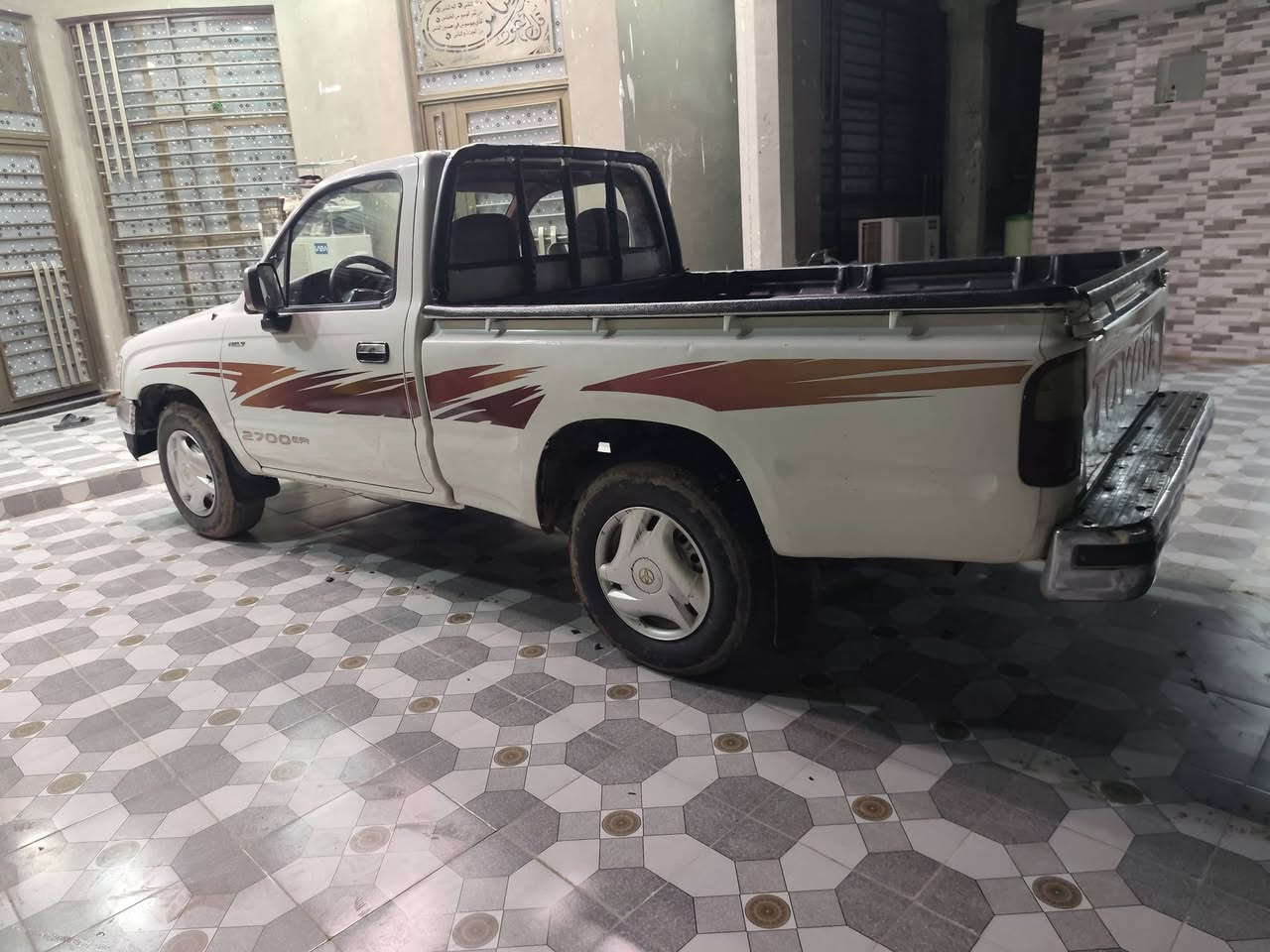 السلام عليكم سياره للبيع تويوتا 
موديل 2004 رقم نجف سياره مكفوله
  من عده بس باب البدي بيه صبغ و بيها بارد بسيط 
السعر 115 و بيها مجال العنوان ذي قار قلعه سكر الرقم ***********
