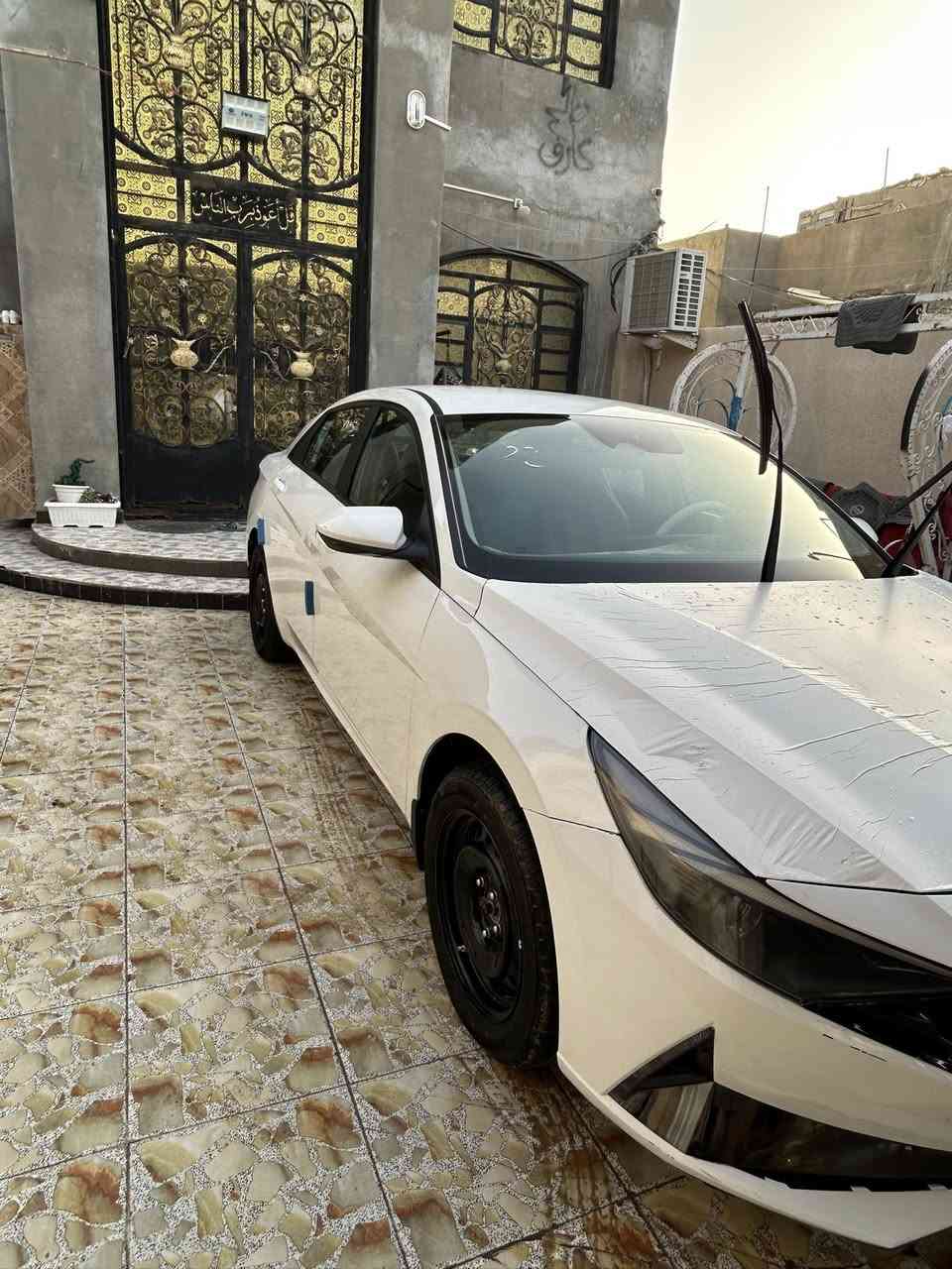 سلام عليكم النترا مديل ٢٣ السيارا فول موصفات ما عده الفتحه  السياره حداده محرك 2000 دوش سمارت جديد وكير At جديد خير من الله وارد امريكي معوقين  وحادث السياره بنيد وجاملغ صور الحادث كدامك ممشى السياره ٩٠ ميل 
موصفات السياره تحكمات ستيرن 
رادرات اماميه وخلفيه
سياقه ذاتيه 
تحديد مسار
بصمه 
تشغيل عن بعد
وخير من الله الموصفات 
وسعر السياره ١٣٤ وبيه مجال رقمي ***********واتساب ***********
