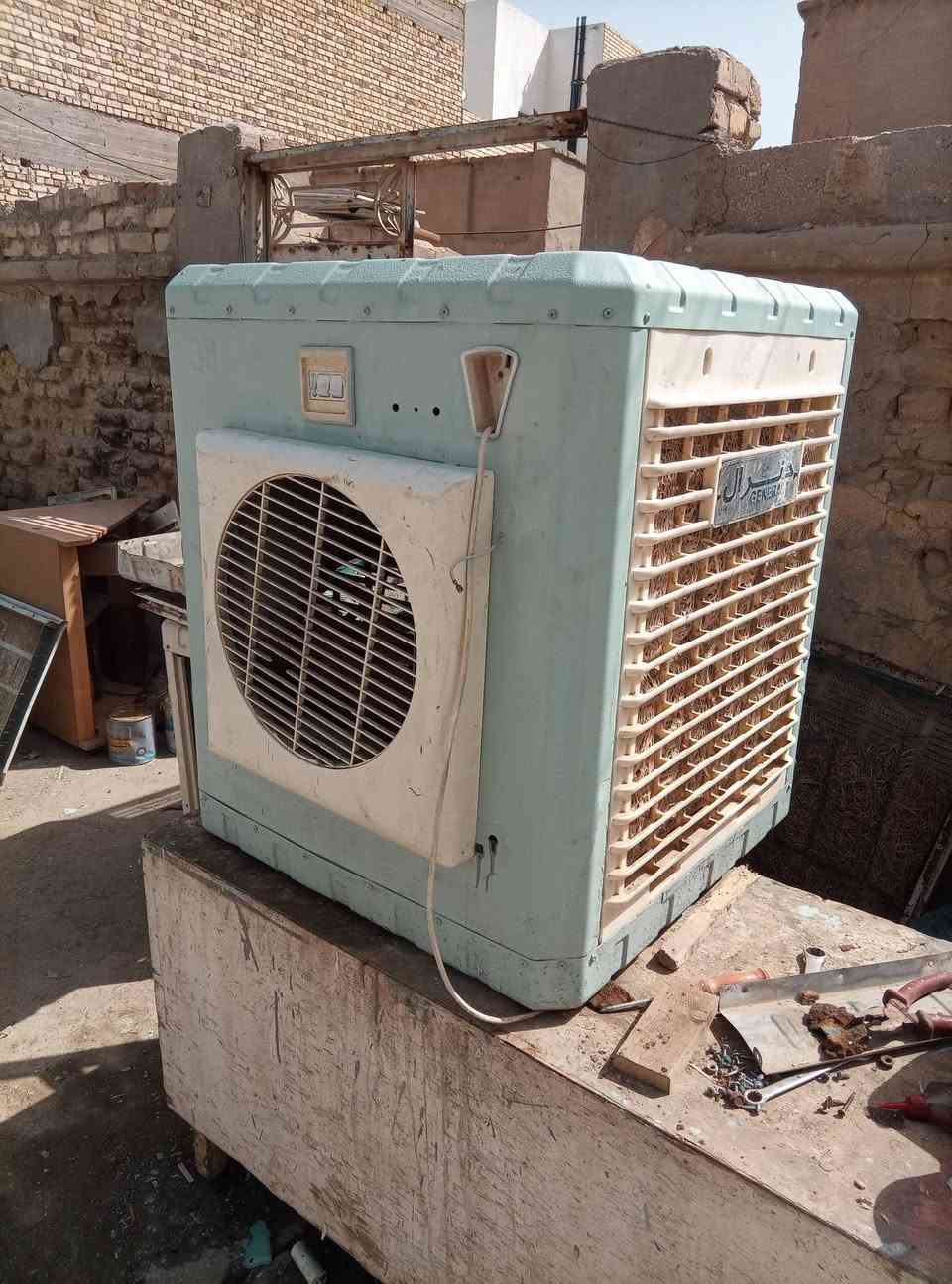 مبردات عدد4 بس تفتح النقطه وشغل كامله اخر حبابه  من كلشي ماطور سرعتين نحاس شرط واتر بم جديد قايش جديد سداده نقطعه حتى دهن . كامله مكمله مكاني بالقاسم شارع البريد يم البريد بحي كامل ***********
