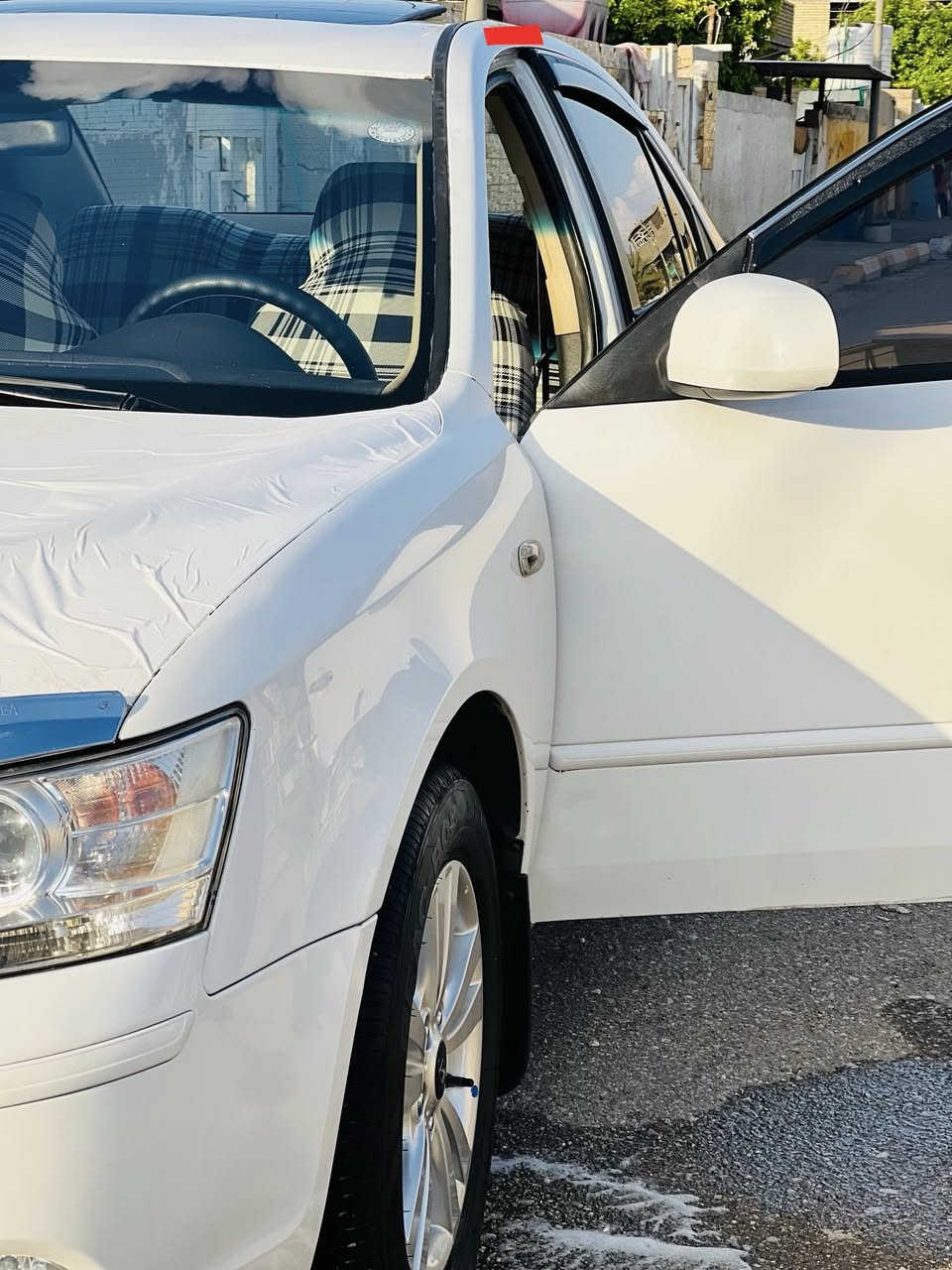 سلام عليكم سوناتا خليجي للبيع موديل (2010) فول مواصفات فتحت سقف تحكم ستيرن جهتين رقم جديد سنويه جديده رقم اربيل تحويل محرك جديد على وضع الشركه السياره كفاله عامه بيها فقط تكحيل وبارد قليل موضح بصور المحرك (2000) السعر (132) وبيها مجال رقم الهاتف (***********)
