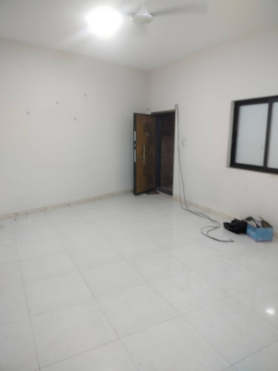 مشتمل طابق أرضي للأيجار بناء حديث في حي الخضراء يحتوي على 

2 غرف منام صاله مفتوحه على المطبخ صحيات 

للأستفسار الأتصال على الأرقام التاليه 
***********
***********
أو مراجعة مكتب عقارات ابو يوسف الواقع في حي الخضراء شارع معهد النفط قرب مطعم سيد صباح الياسري 

كما نستقبل جميع عروضكم وطلباتكم التجاريه والعقاريه

