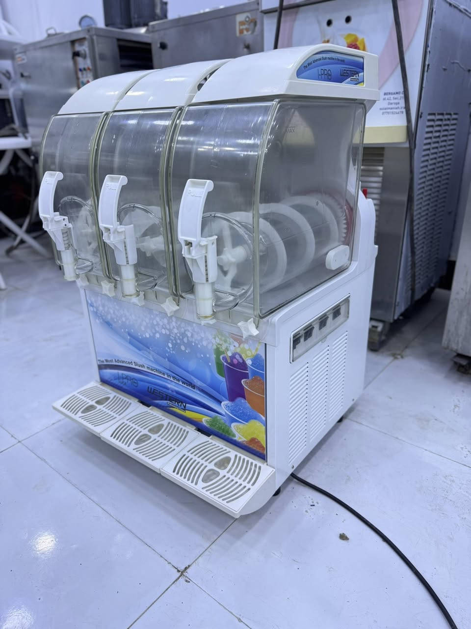 #معرض #الايطالي
ازبري SPM  ايطالي 🇮🇹
عدد 1 
مستخدم قليل نضيف جدآ 
احواض نضيفه 
دبل جام كل حوض 14 لتر  
كله جاهز وشغال  
سرعة تجميد عاليه جدآ 
شكل يجنن 💫
✨
السعر والتفاصيل مراسله الصفحه 
او الاتصال هـ *********** او  ***********
العنوان بصره  
#سيدحسين
